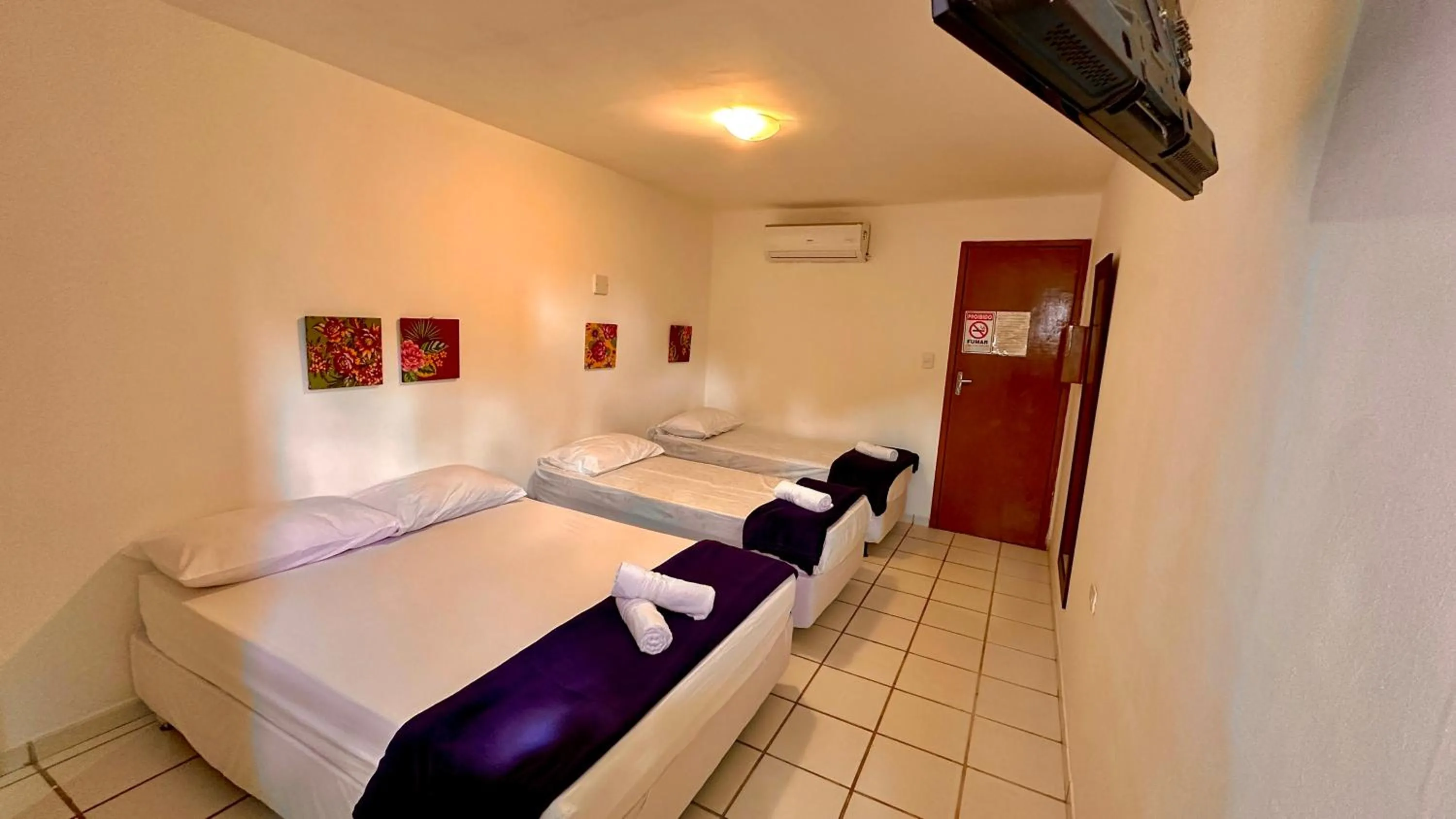 Photo of the whole room, Bed in Paranambuca Pousada