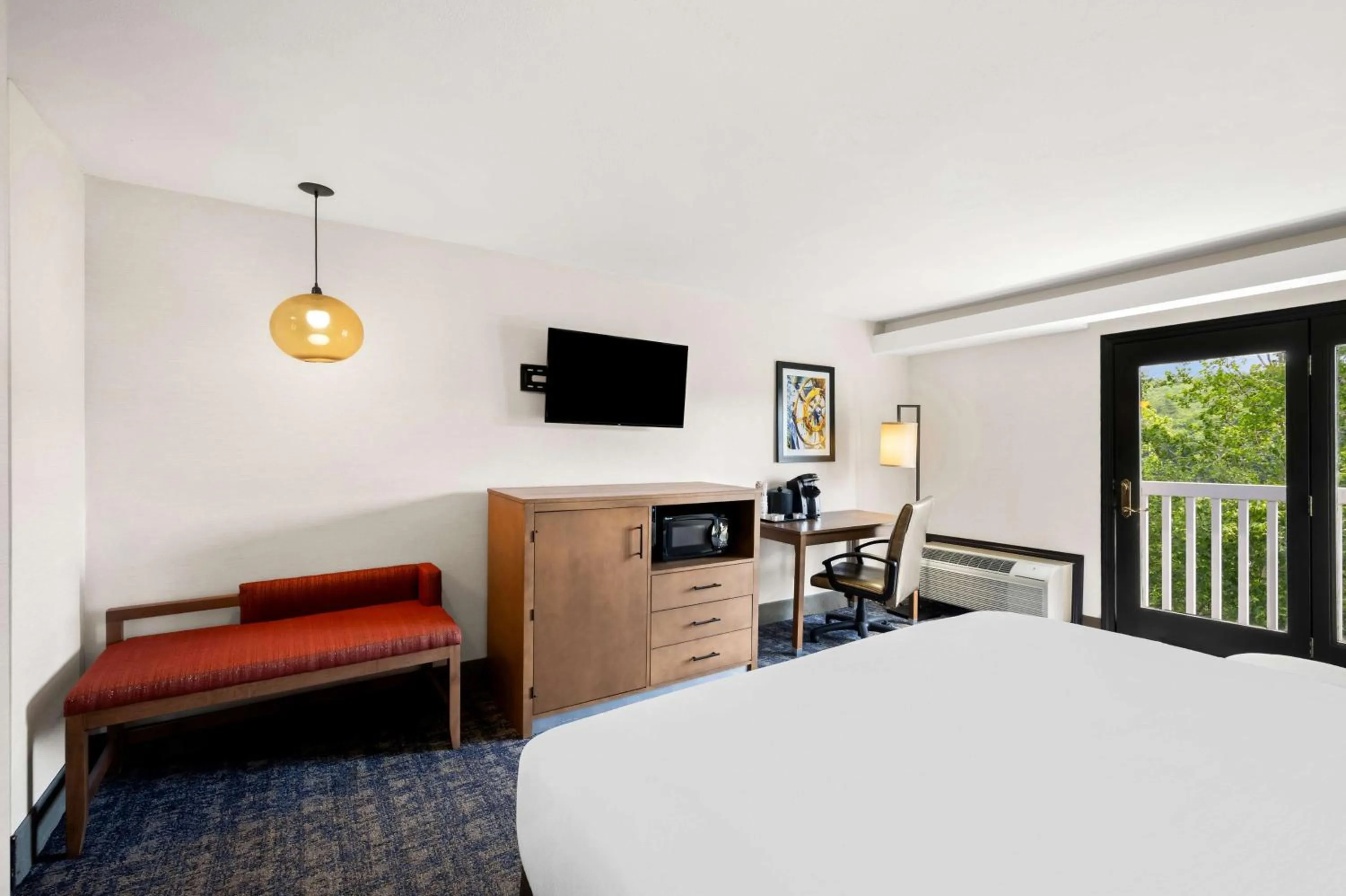 Bedroom, Bed in Best Western - Freeport Inn