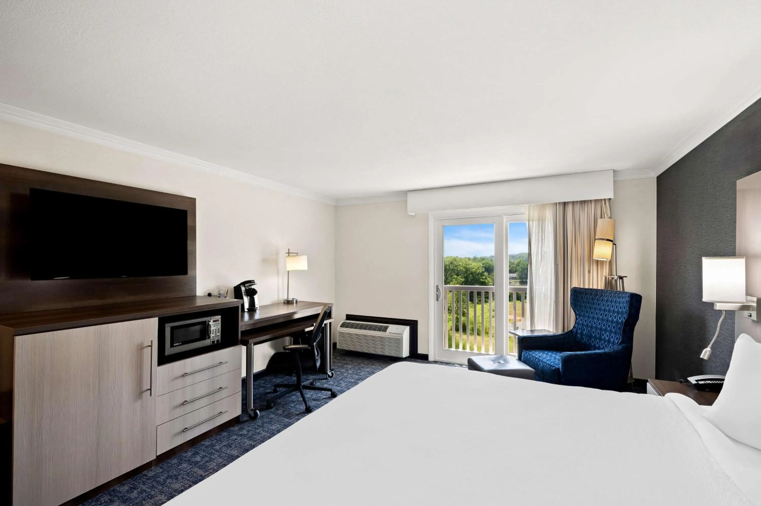 Bedroom, Bed in Best Western - Freeport Inn