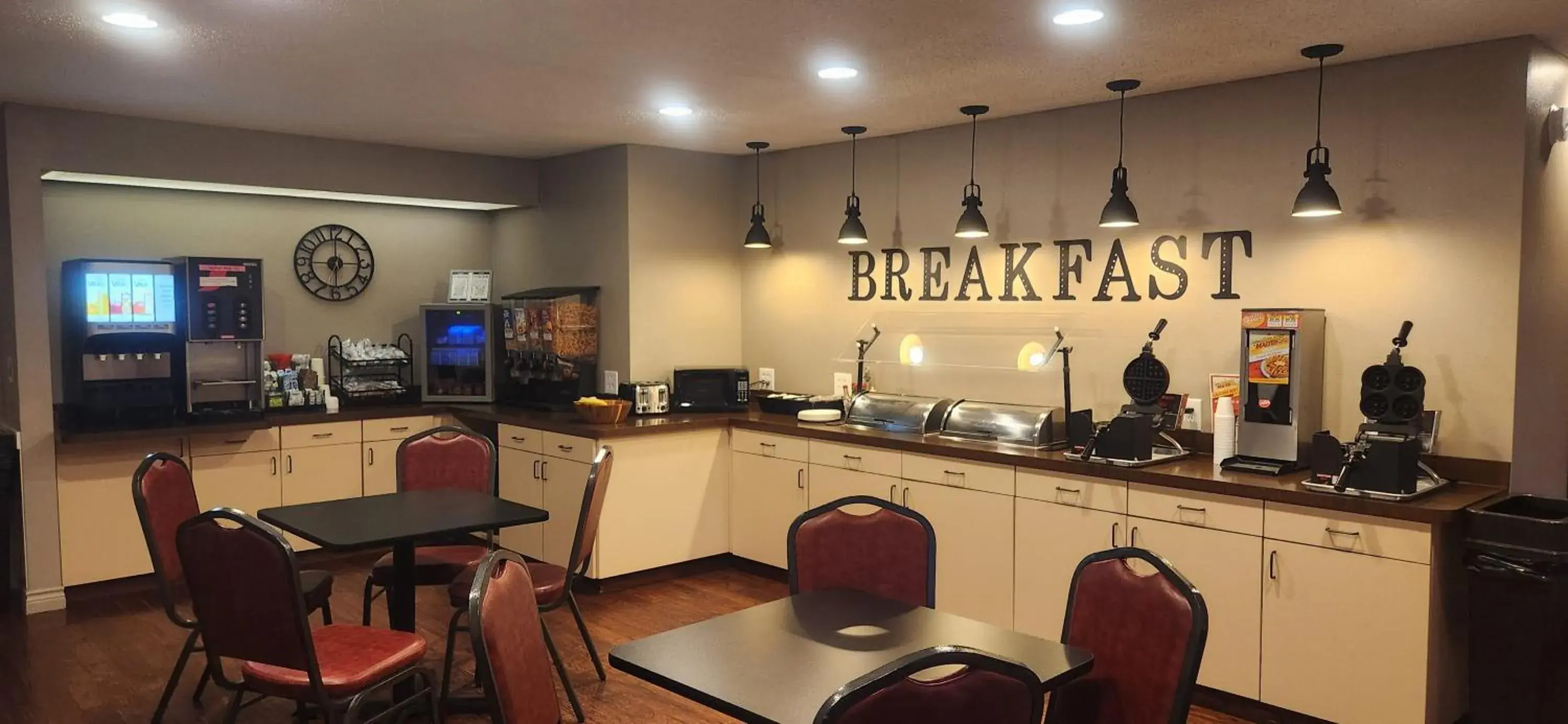 Breakfast in Ten Pin Inn & Suites Breakfast in Ten Pin Inn & Suites
