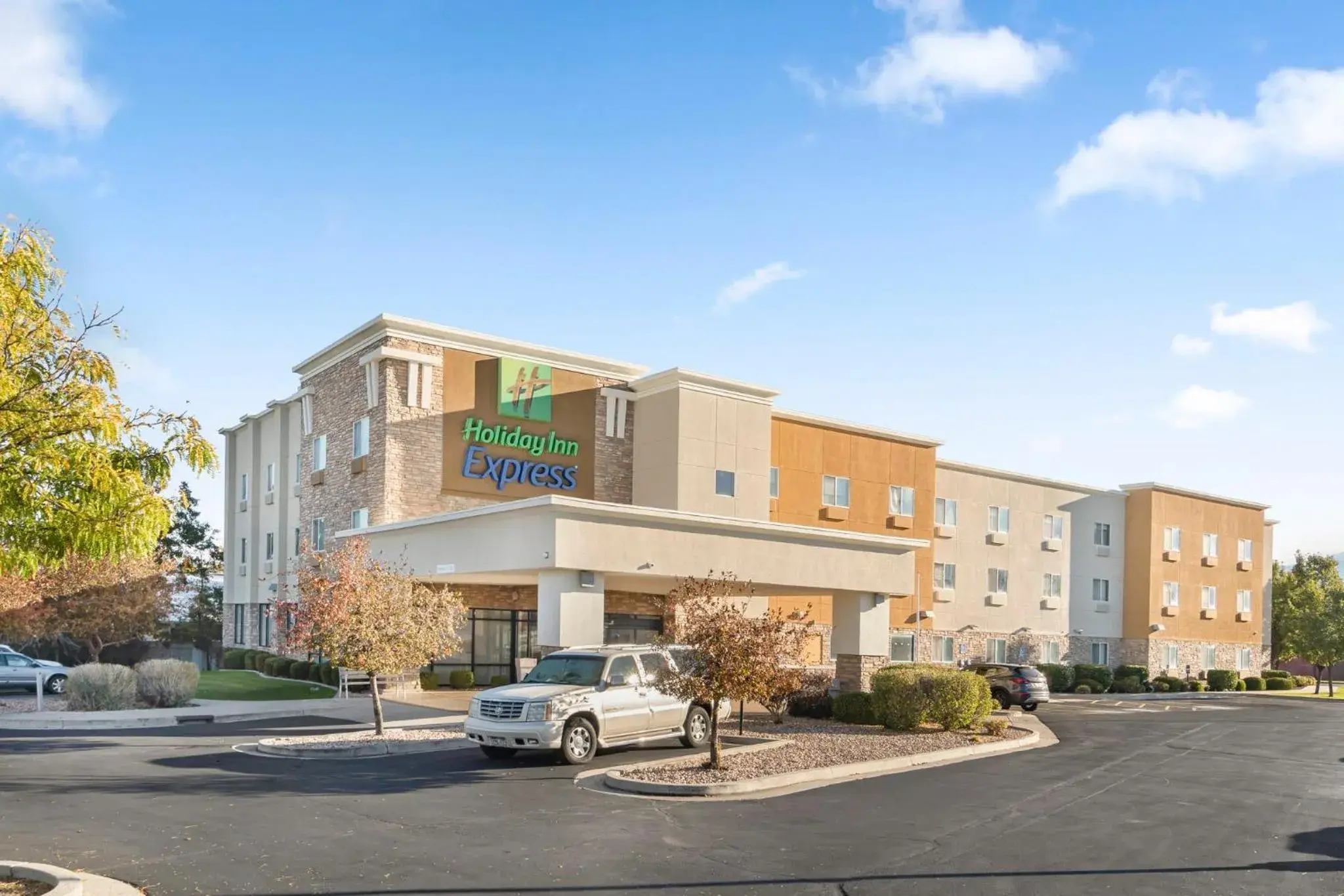 Property building in Holiday Inn Express Salt Lake City South - Midvale by IHG Property building in Holiday Inn Express Salt Lake City South - Midvale by IHG