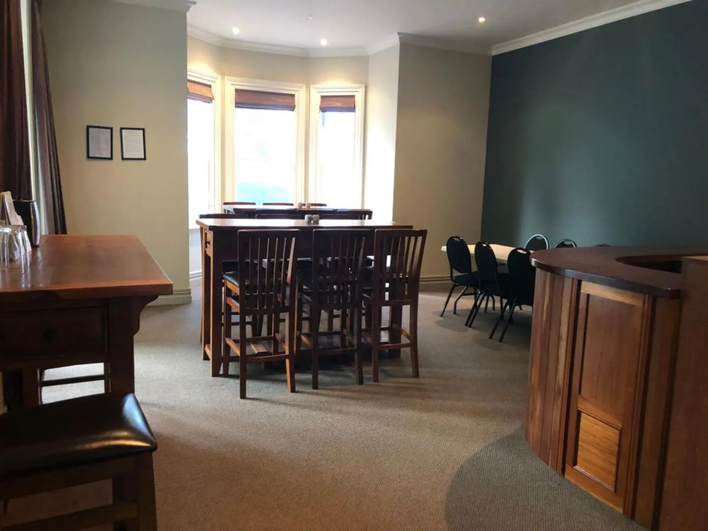 Lounge or bar in Teschemakers Resort