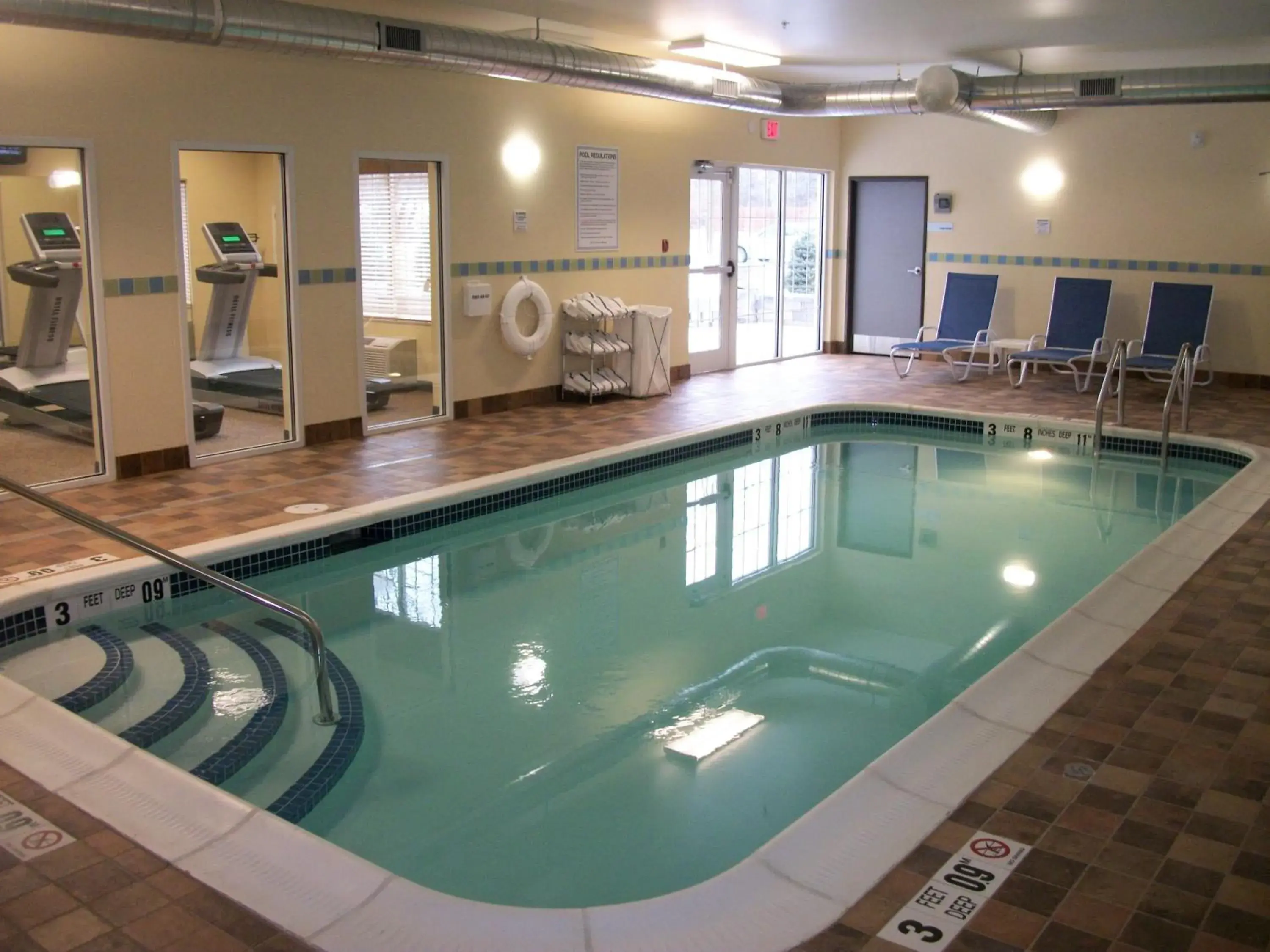 Swimming pool in Holiday Inn Express - Cortland by IHG Swimming pool in Holiday Inn Express - Cortland by IHG