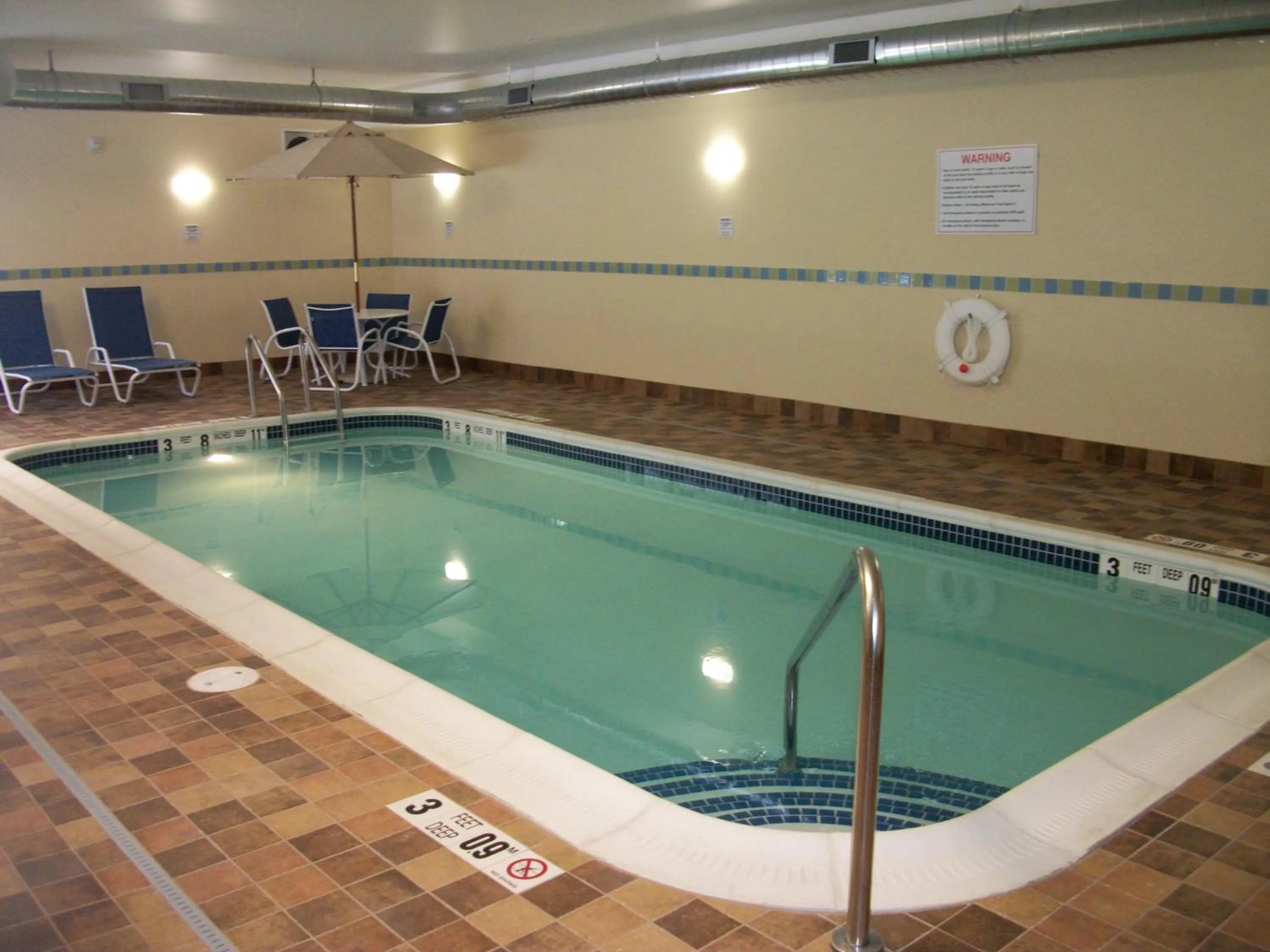Swimming pool in Holiday Inn Express - Cortland by IHG