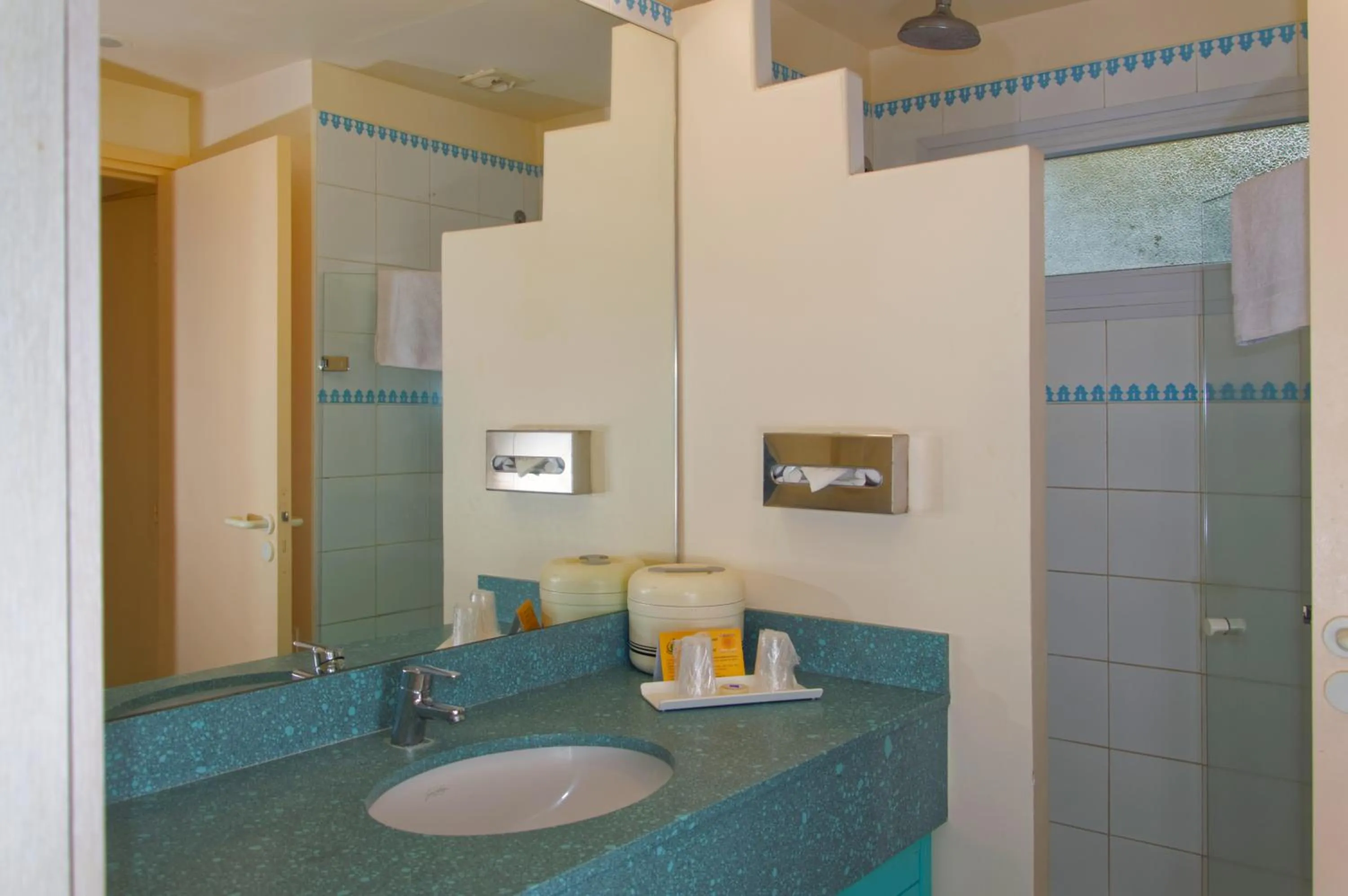 Shower in Carayou Hotel & Spa