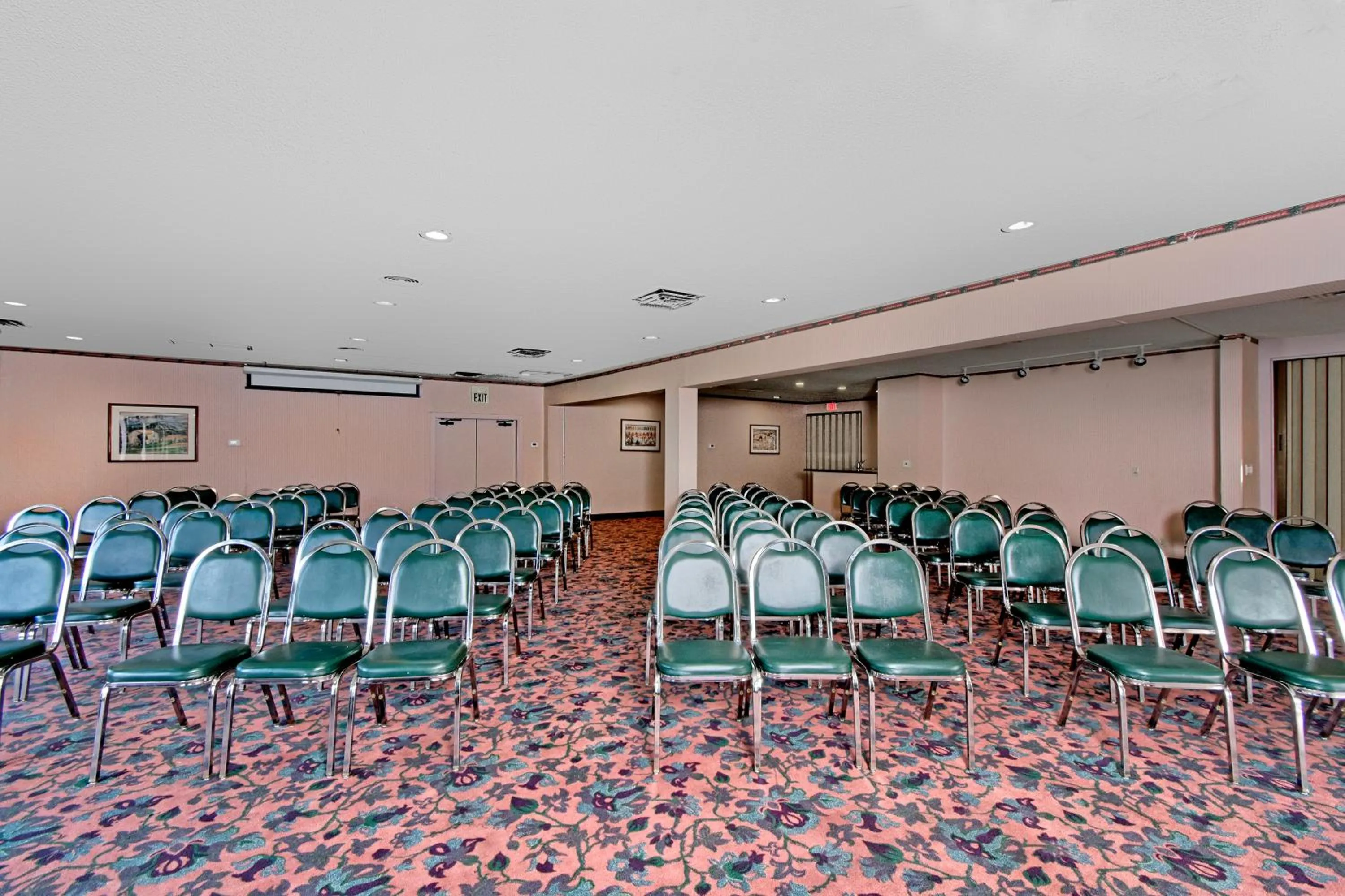 Meeting/conference room in Days Inn by Wyndham Novato/San Francisco