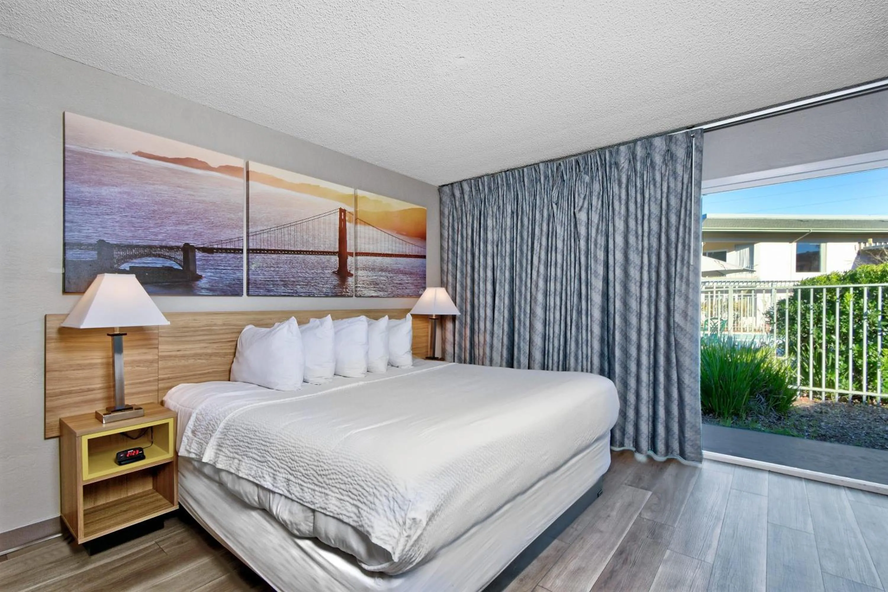 Photo of the whole room, Bed in Days Inn by Wyndham Novato/San Francisco