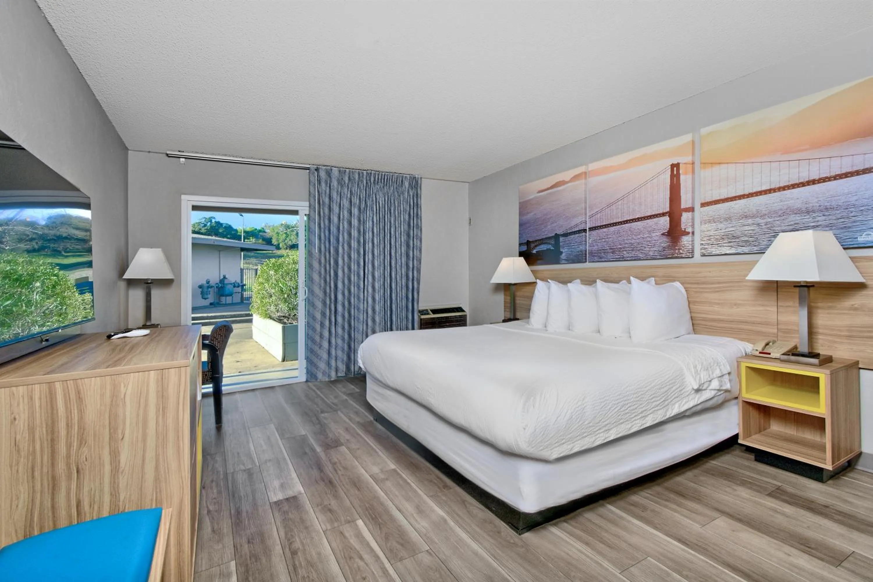 Bed in Days Inn by Wyndham Novato/San Francisco