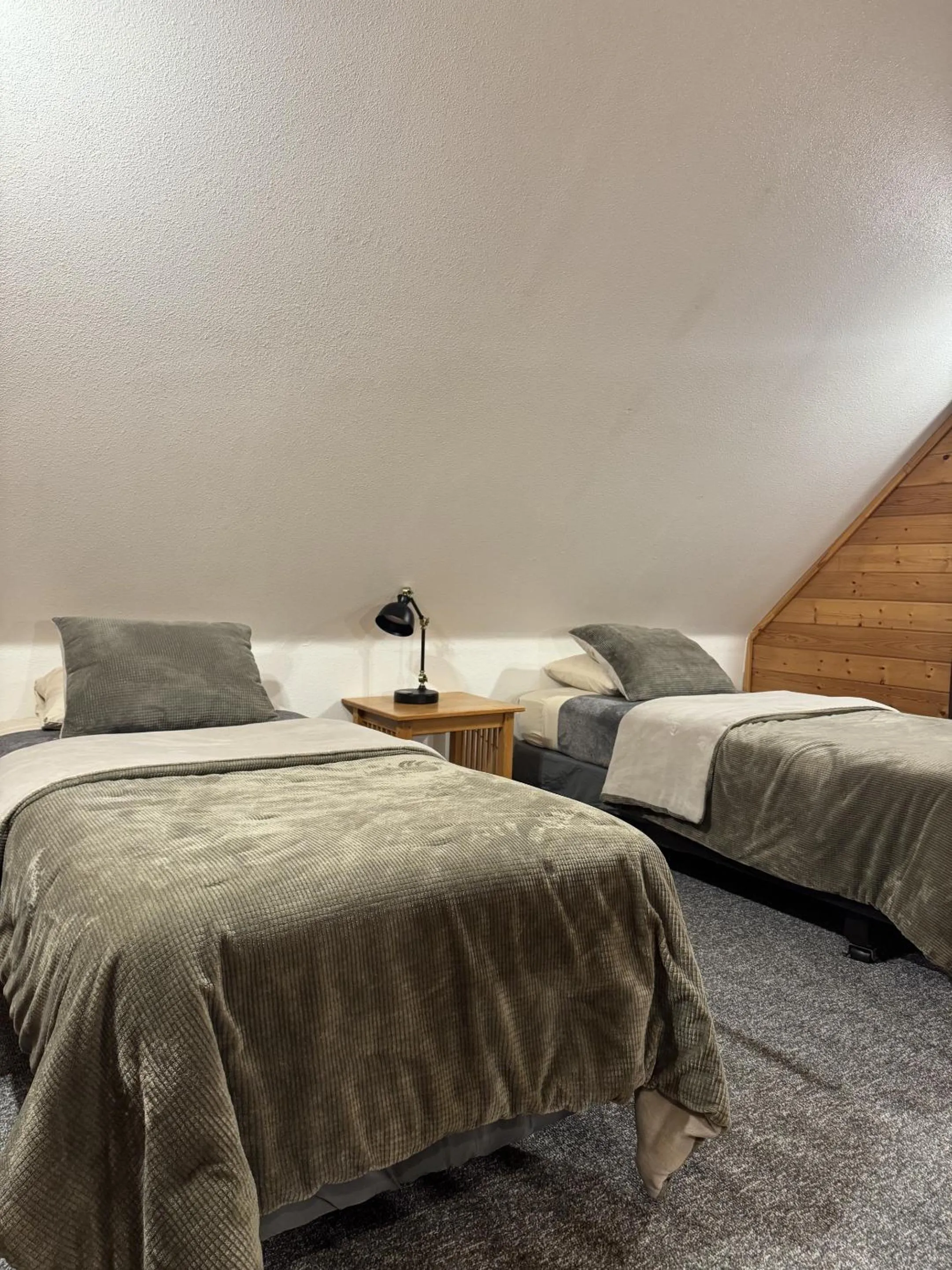 Bedroom, Bed in Susitna River Lodging, Suites