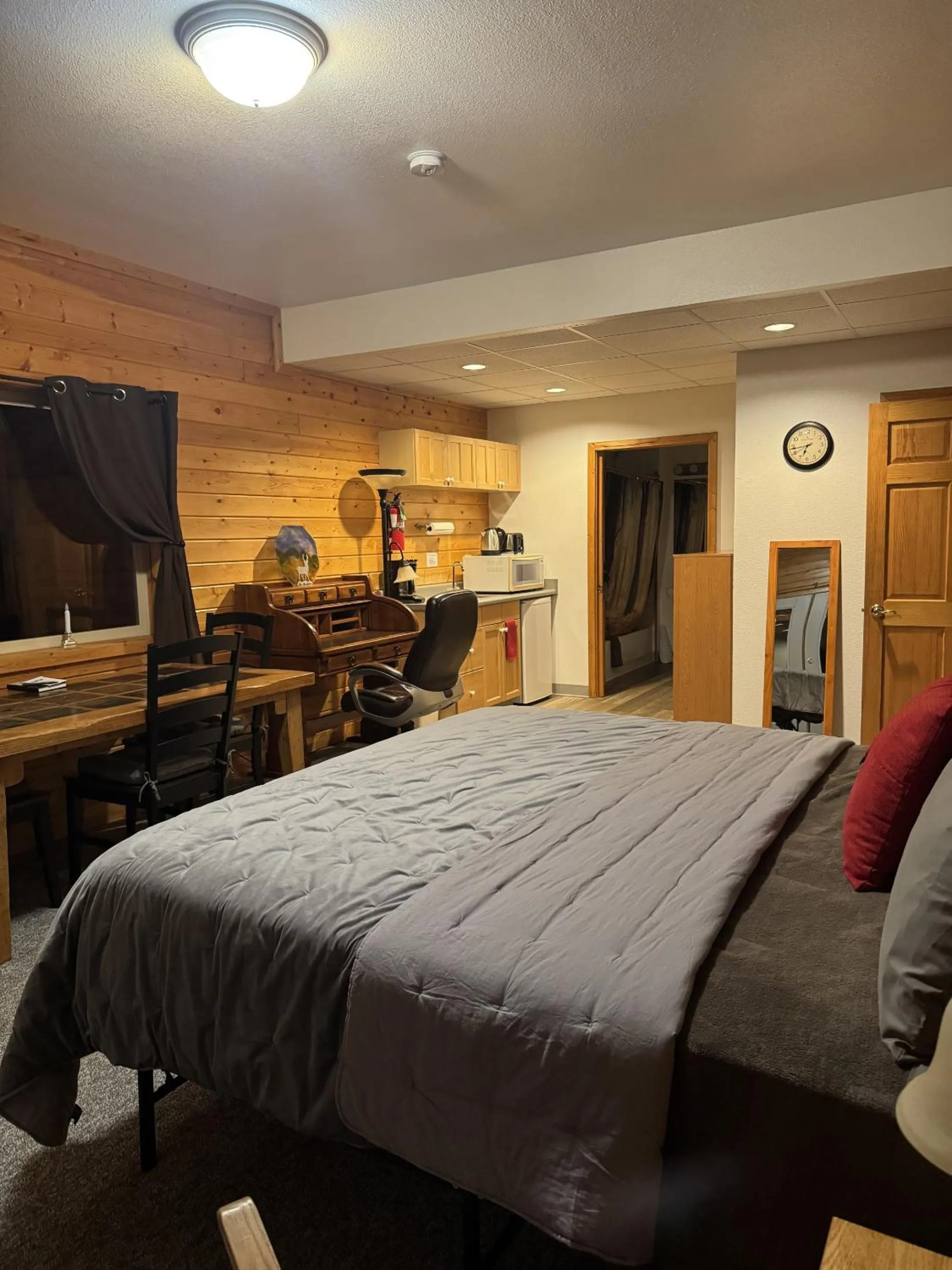 Other, Bed in Susitna River Lodging, Suites
