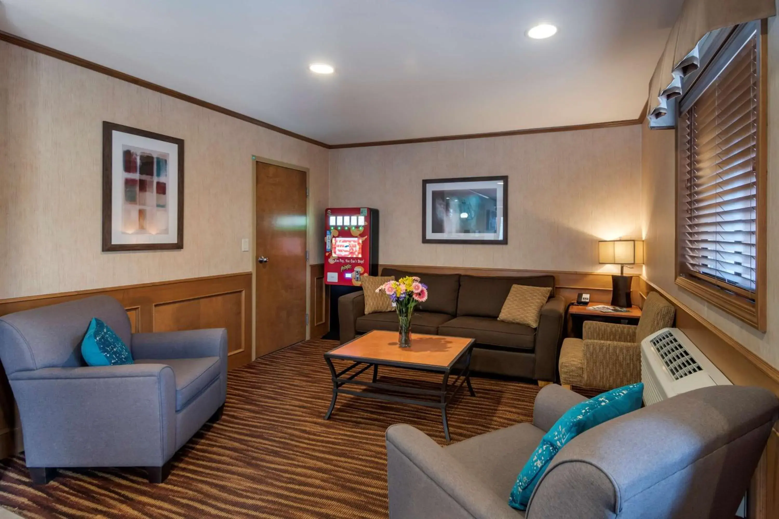 Lobby or reception in SureStay Plus Hotel by Best Western Salmon Arm Lobby or reception in SureStay Plus Hotel by Best Western Salmon Arm