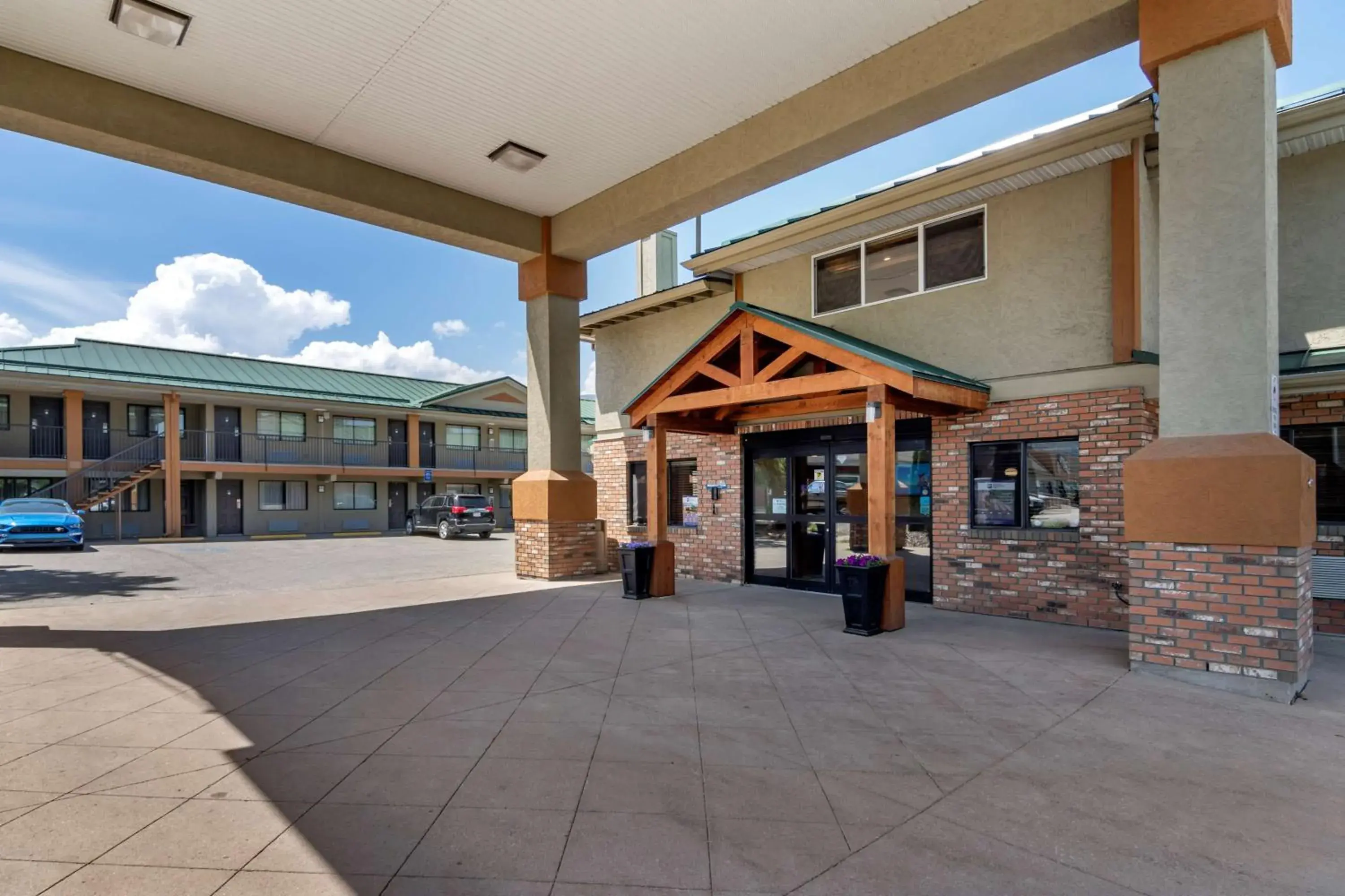 Property building in SureStay Plus Hotel by Best Western Salmon Arm Property building in SureStay Plus Hotel by Best Western Salmon Arm