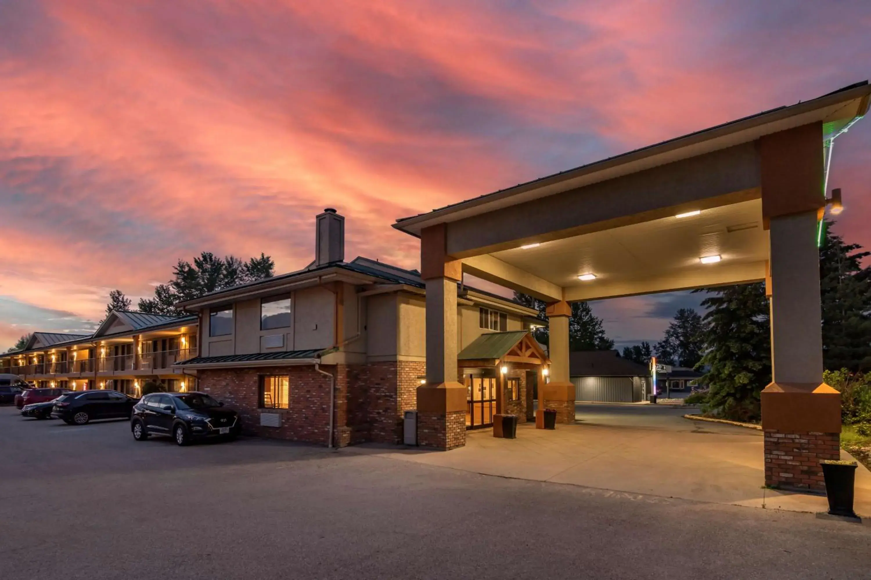 Property building in SureStay Plus Hotel by Best Western Salmon Arm Property building in SureStay Plus Hotel by Best Western Salmon Arm