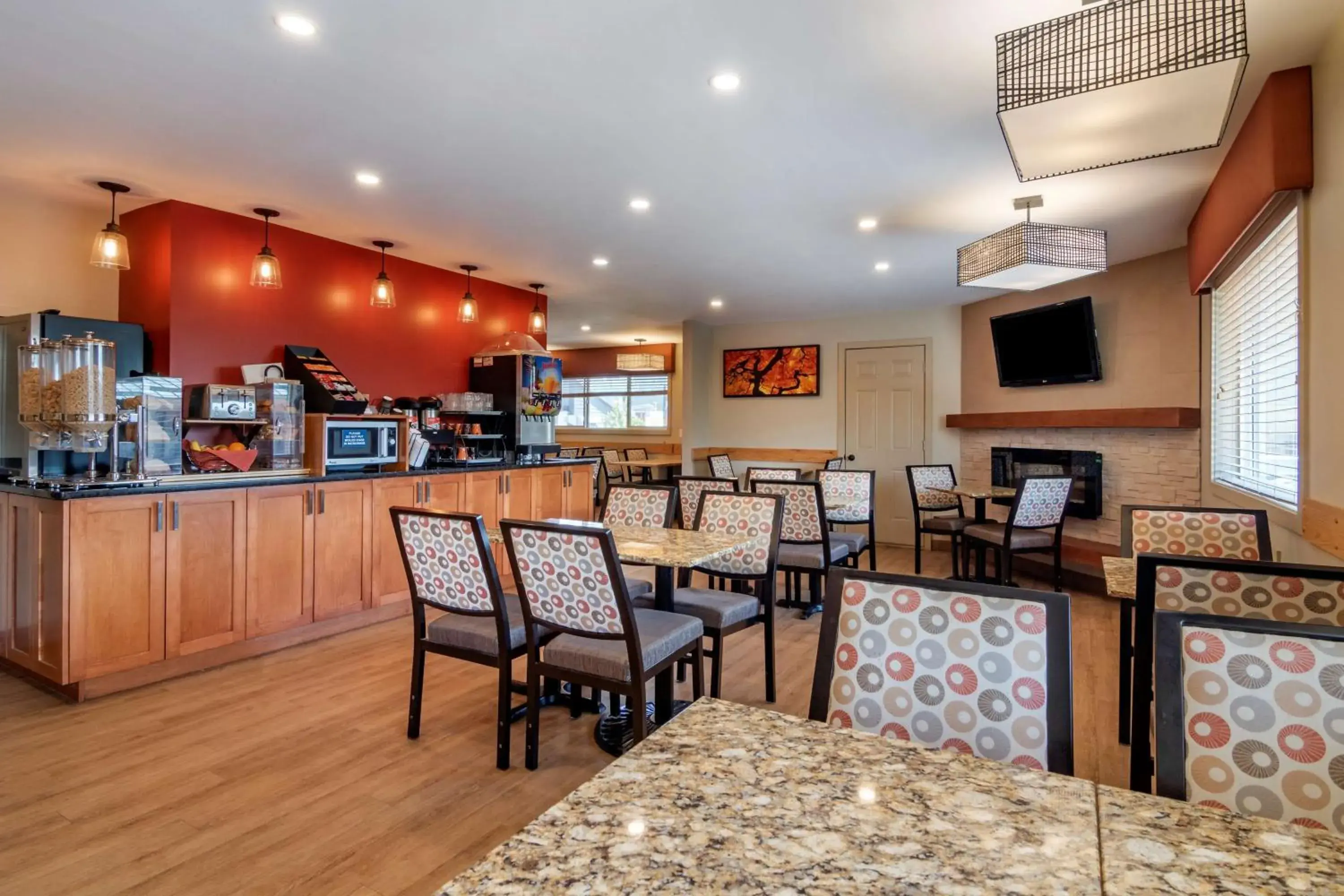 Breakfast in SureStay Plus Hotel by Best Western Salmon Arm Breakfast in SureStay Plus Hotel by Best Western Salmon Arm