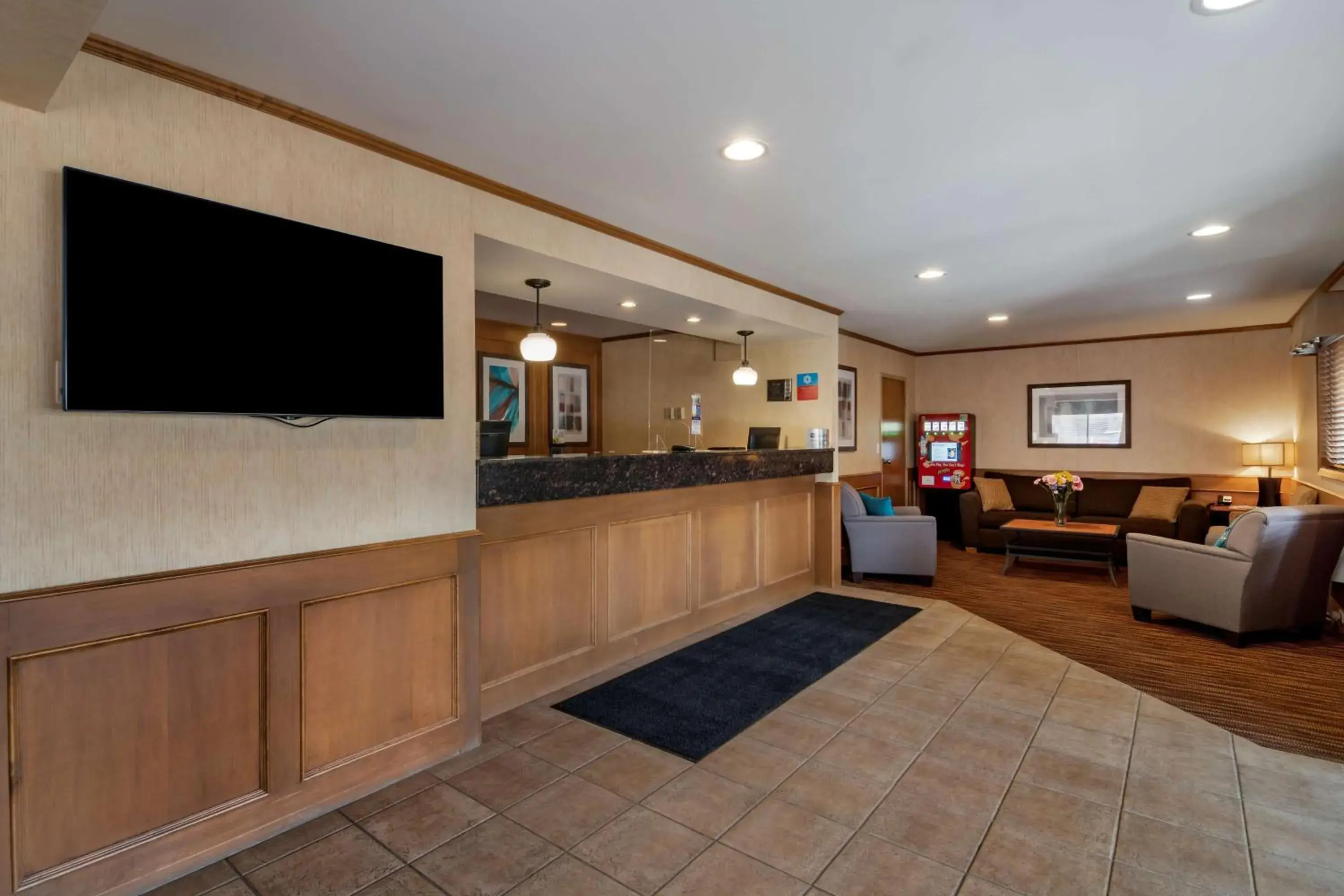 Lobby or reception in SureStay Plus Hotel by Best Western Salmon Arm Lobby or reception in SureStay Plus Hotel by Best Western Salmon Arm