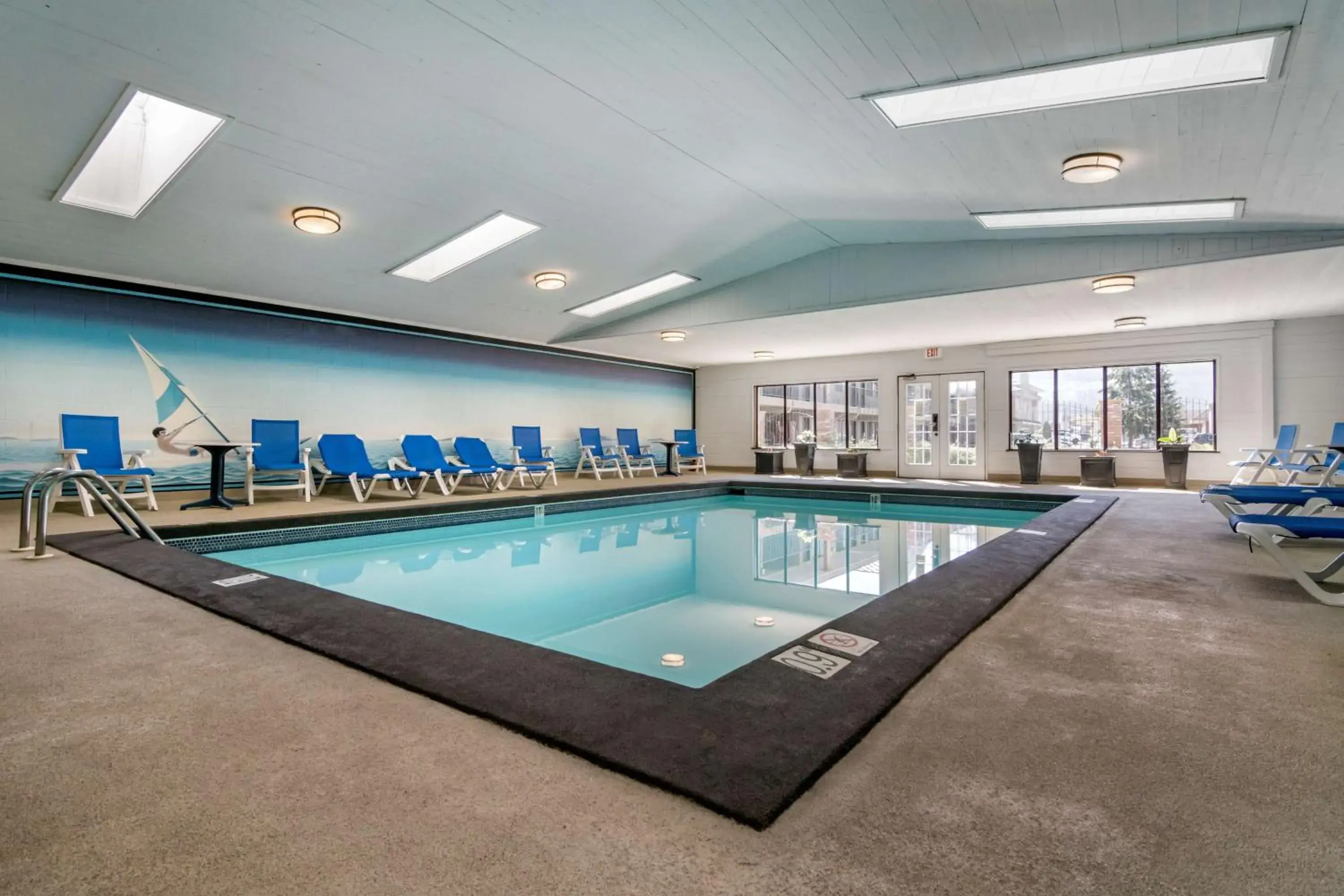 Pool view in SureStay Plus Hotel by Best Western Salmon Arm Pool view in SureStay Plus Hotel by Best Western Salmon Arm