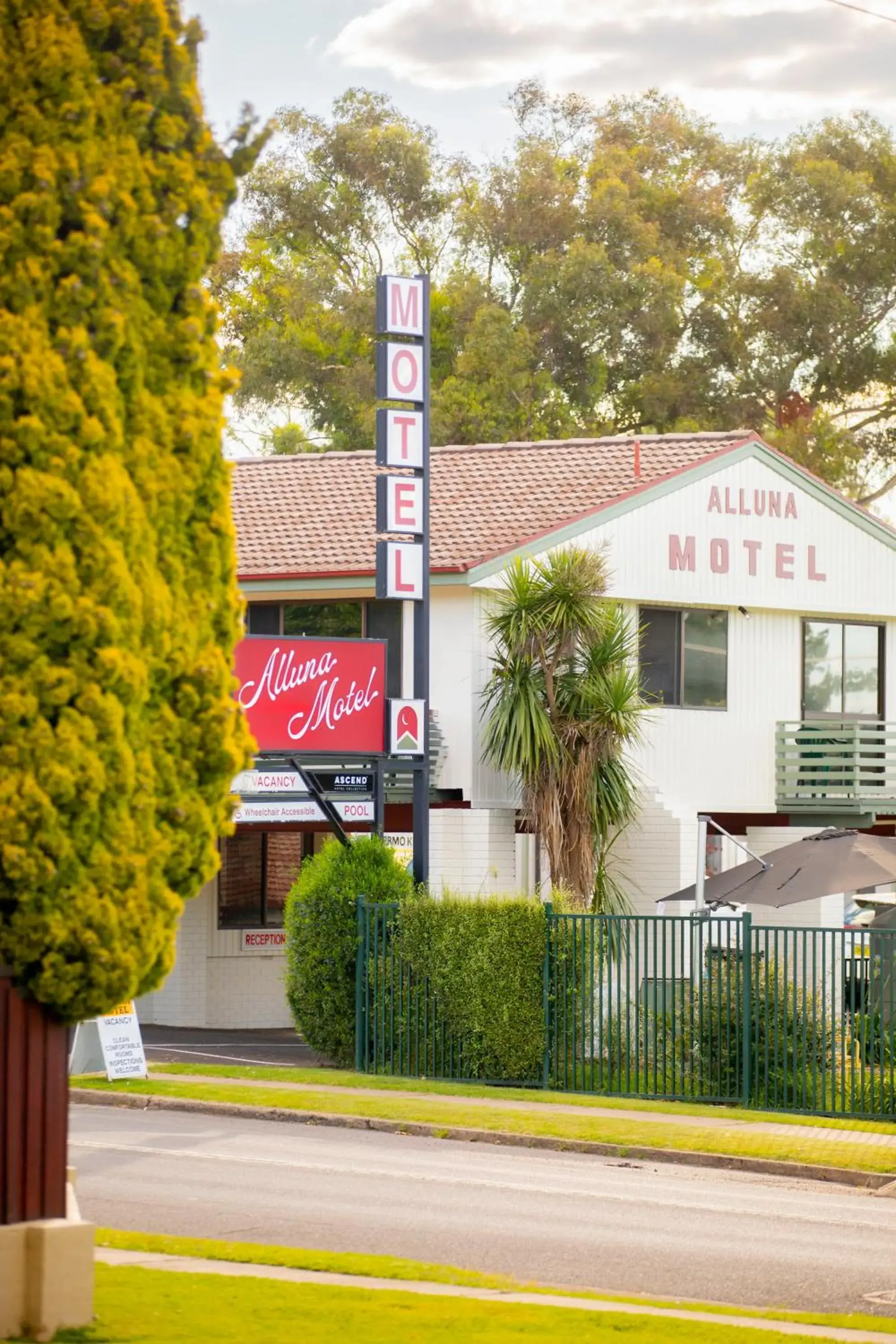 Property building in The Alluna Motel, an Ascend Collection Hotel Property building in The Alluna Motel, an Ascend Collection Hotel