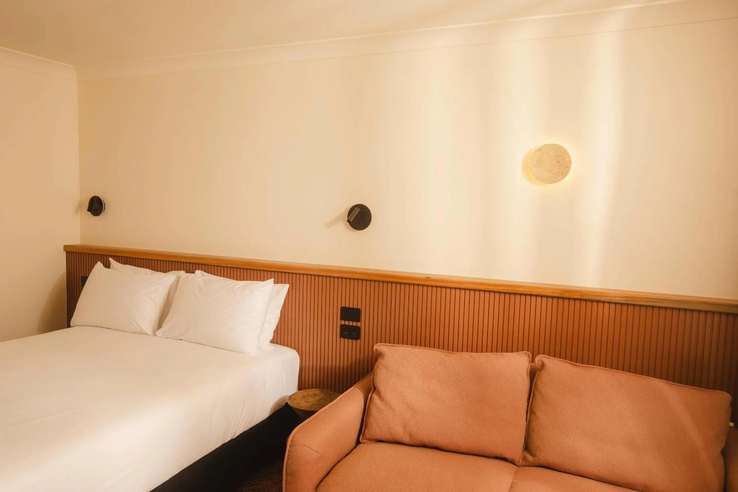 Bedroom, Bed in The Alluna Motel, an Ascend Collection Hotel