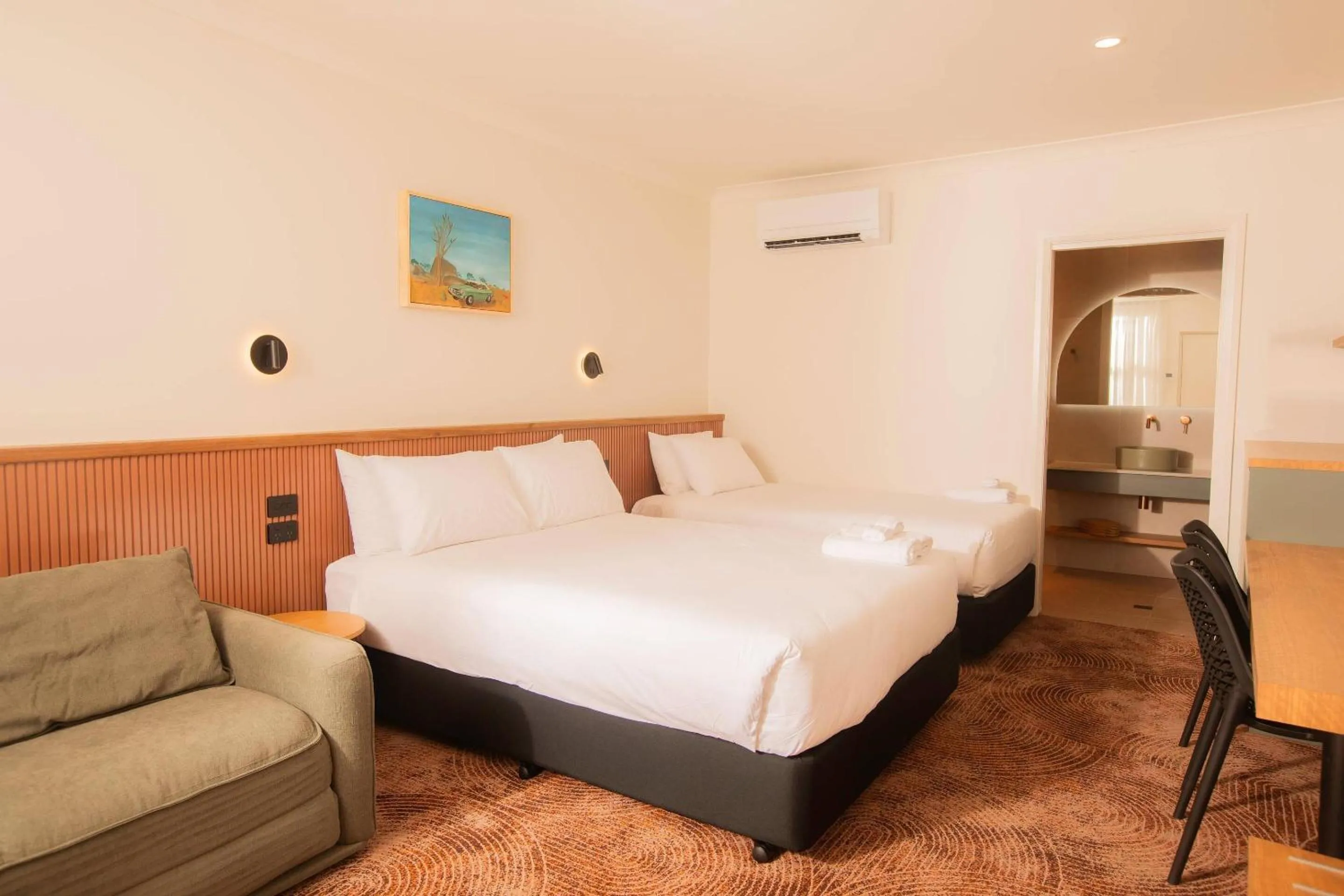 Bedroom, Bed in The Alluna Motel, an Ascend Collection Hotel