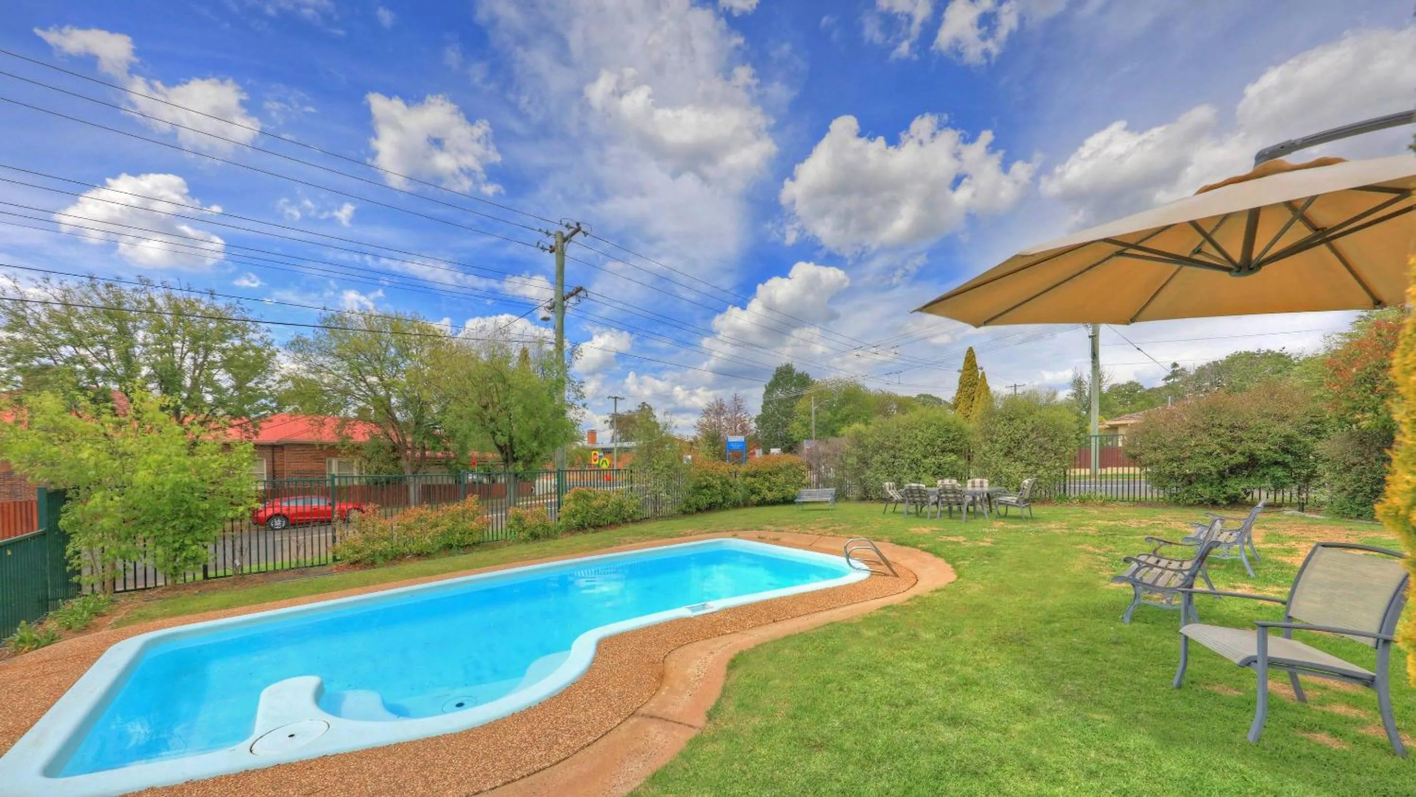 Swimming pool in The Alluna Motel, an Ascend Collection Hotel