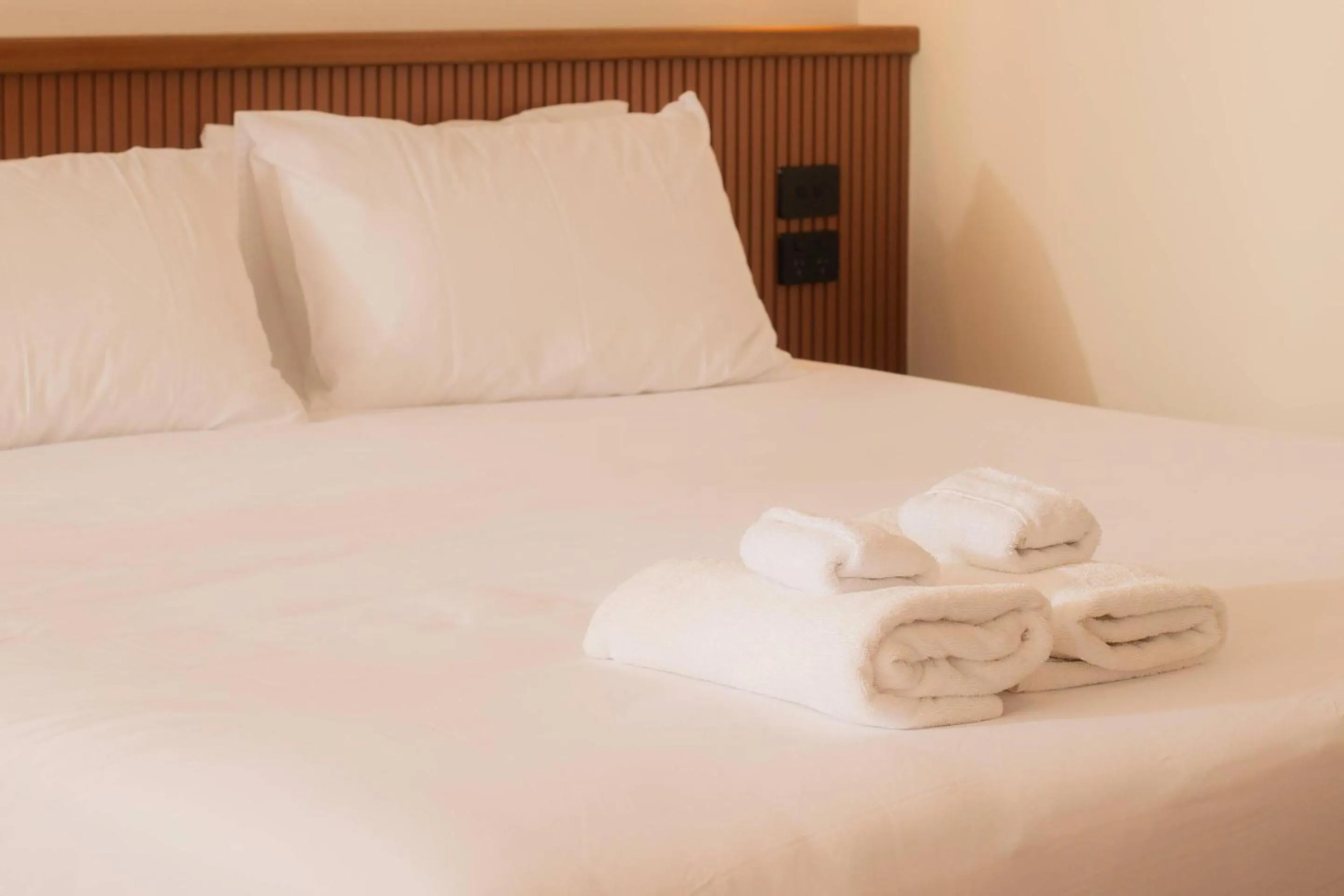 Bedroom, Bed in The Alluna Motel, an Ascend Collection Hotel