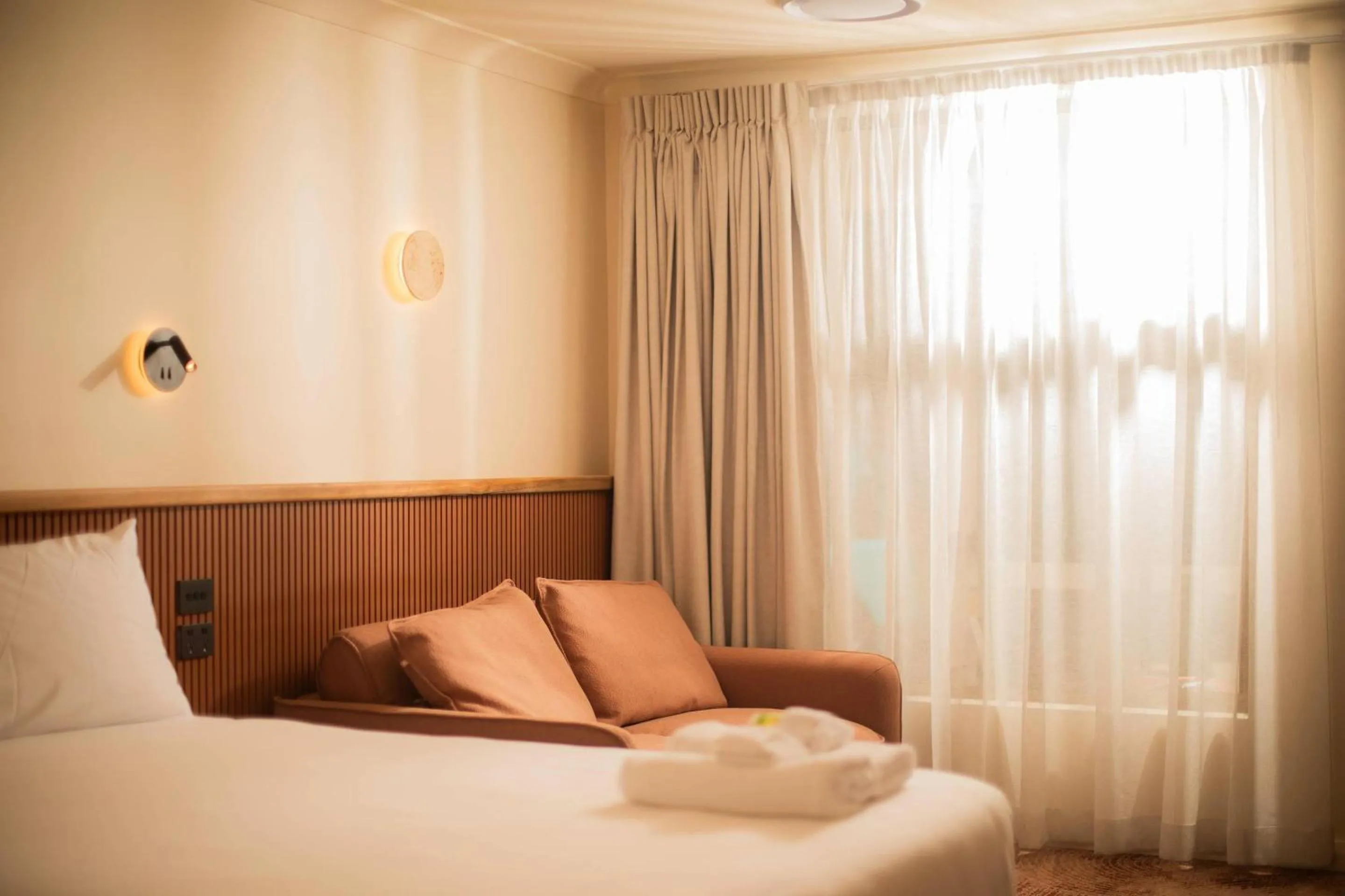 Bedroom, Bed in The Alluna Motel, an Ascend Collection Hotel