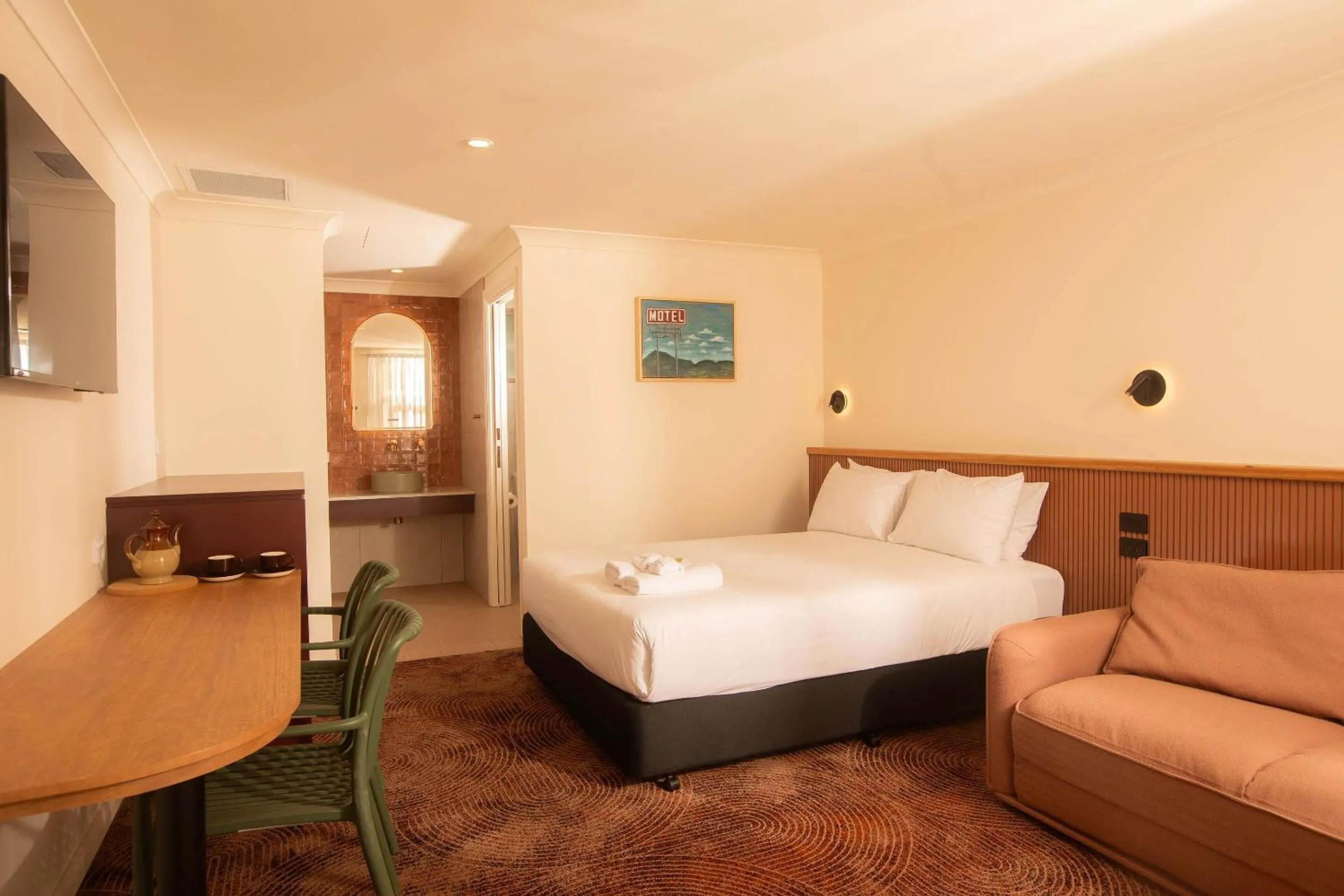 Bedroom, Bed in The Alluna Motel, an Ascend Collection Hotel