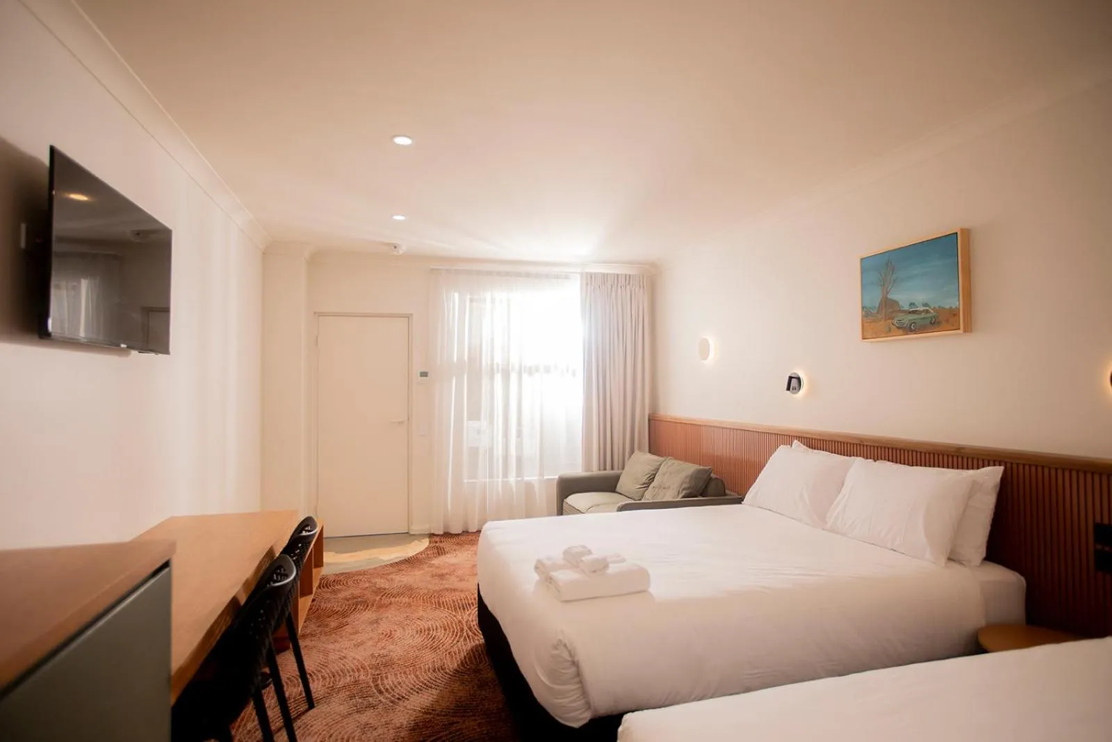 TV and multimedia, Bed in The Alluna Motel, an Ascend Collection Hotel