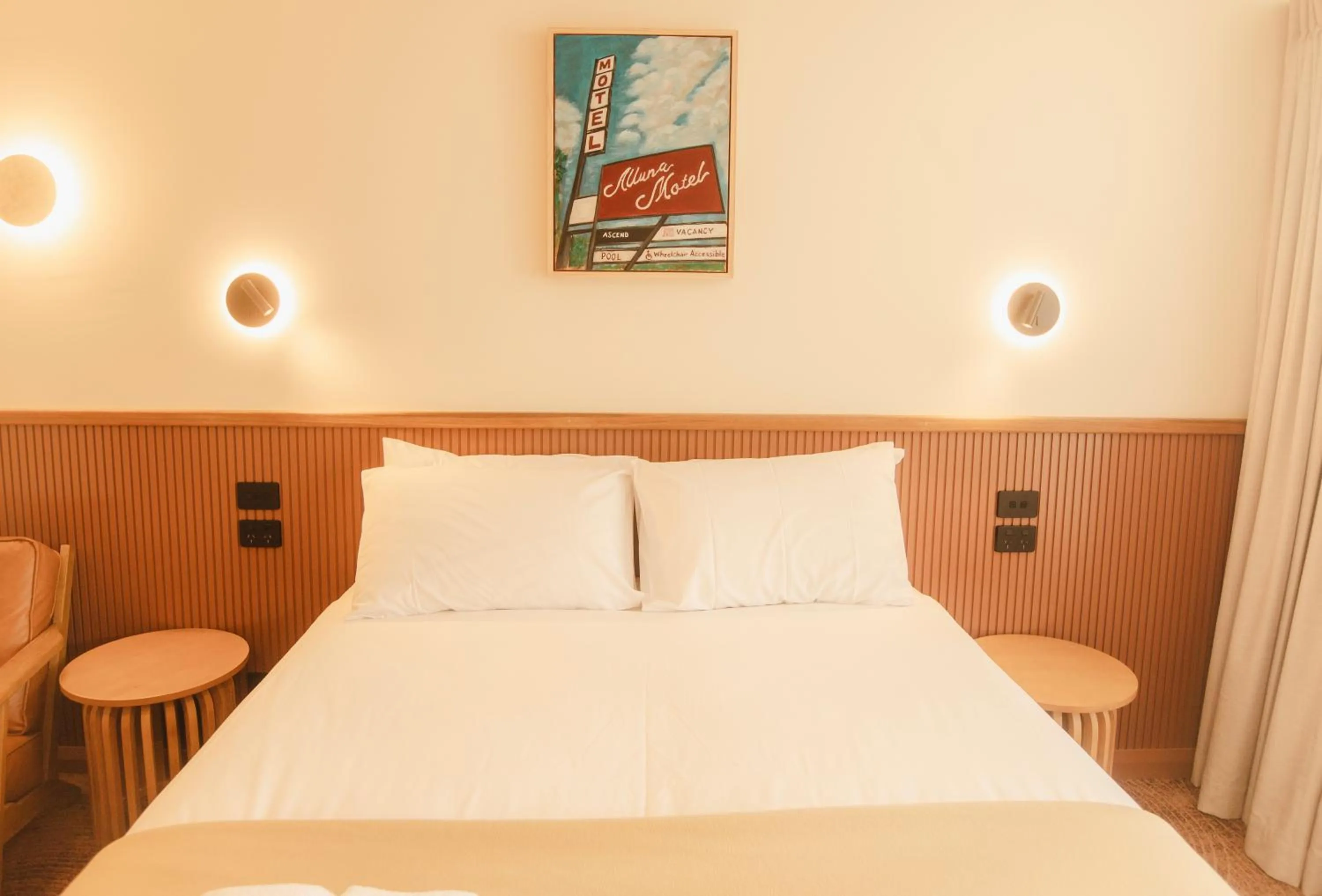 Bed in The Alluna Motel, an Ascend Collection Hotel