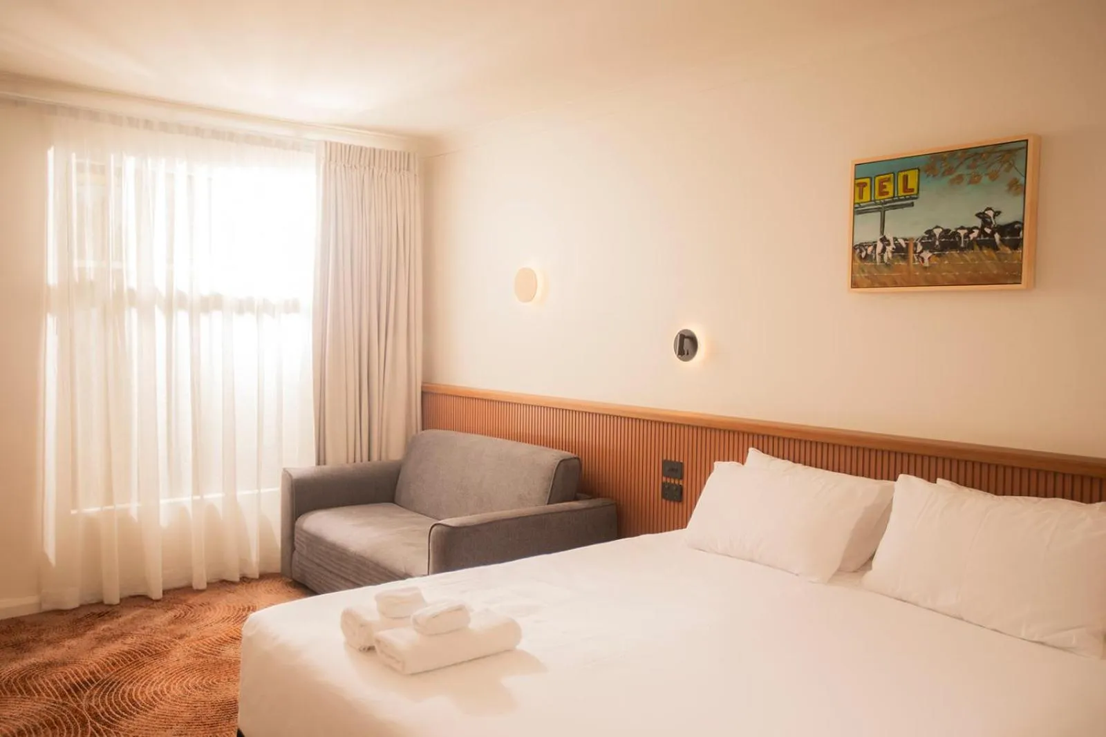 Bed in The Alluna Motel, an Ascend Collection Hotel