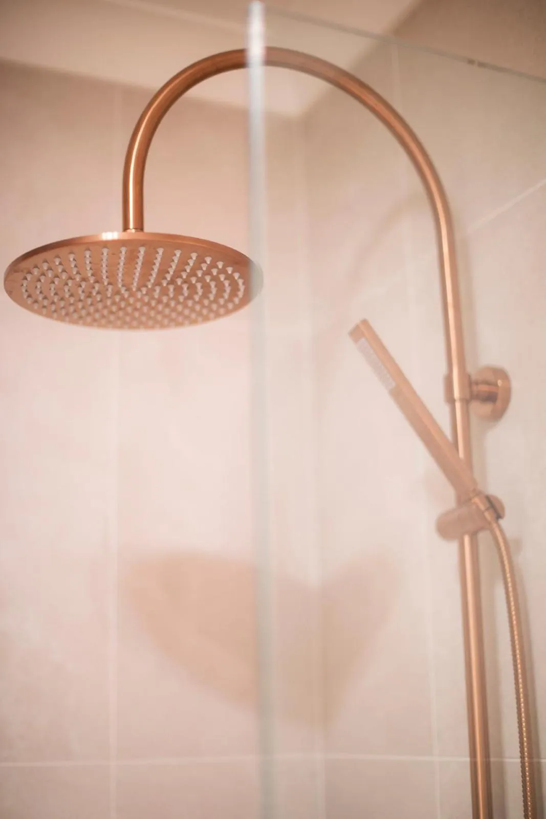 Shower in The Alluna Motel, an Ascend Collection Hotel