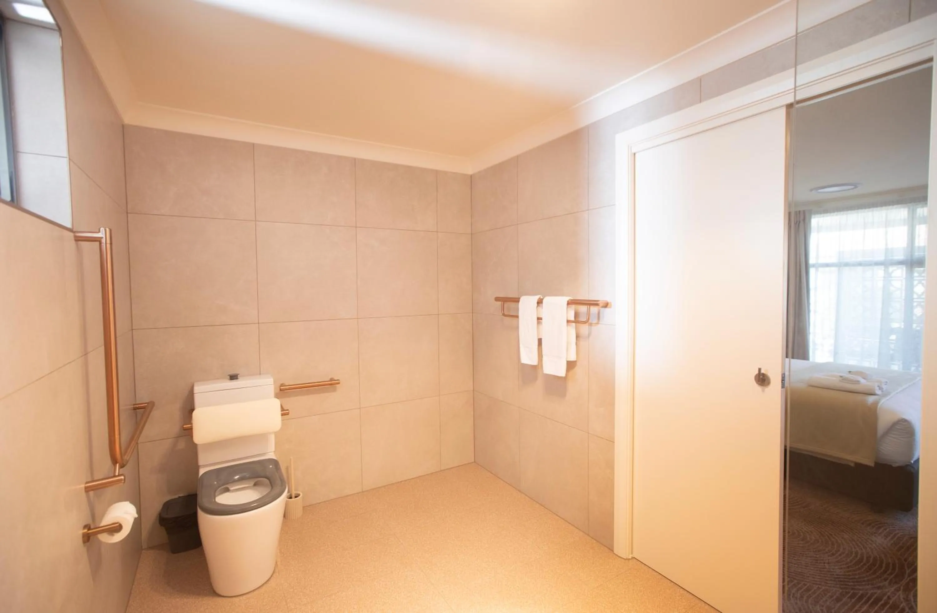 Toilet in The Alluna Motel, an Ascend Collection Hotel