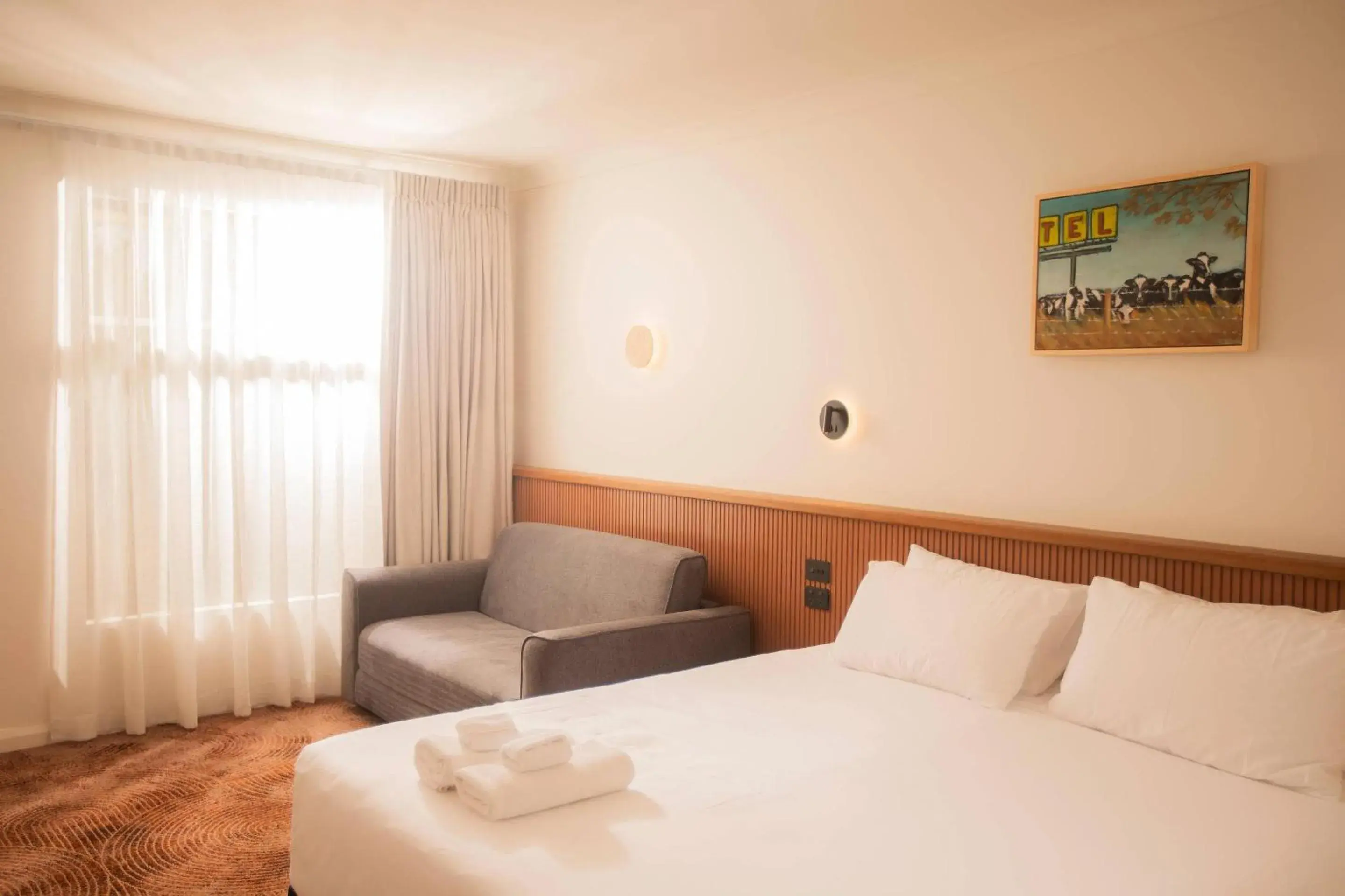 Bedroom, Bed in The Alluna Motel, an Ascend Collection Hotel Bedroom, Bed in The Alluna Motel, an Ascend Collection Hotel