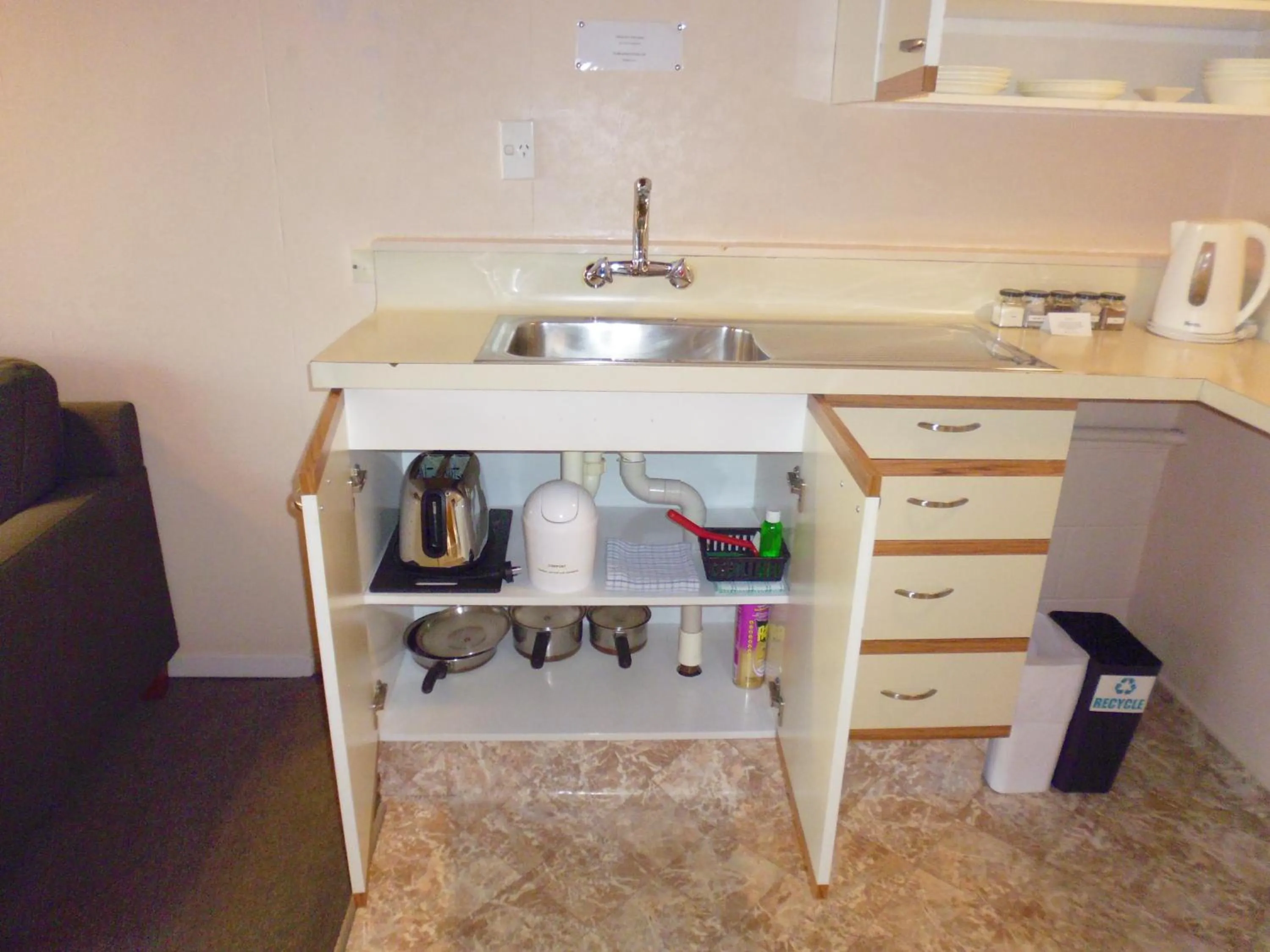 kitchen in Spa Lodge Motel