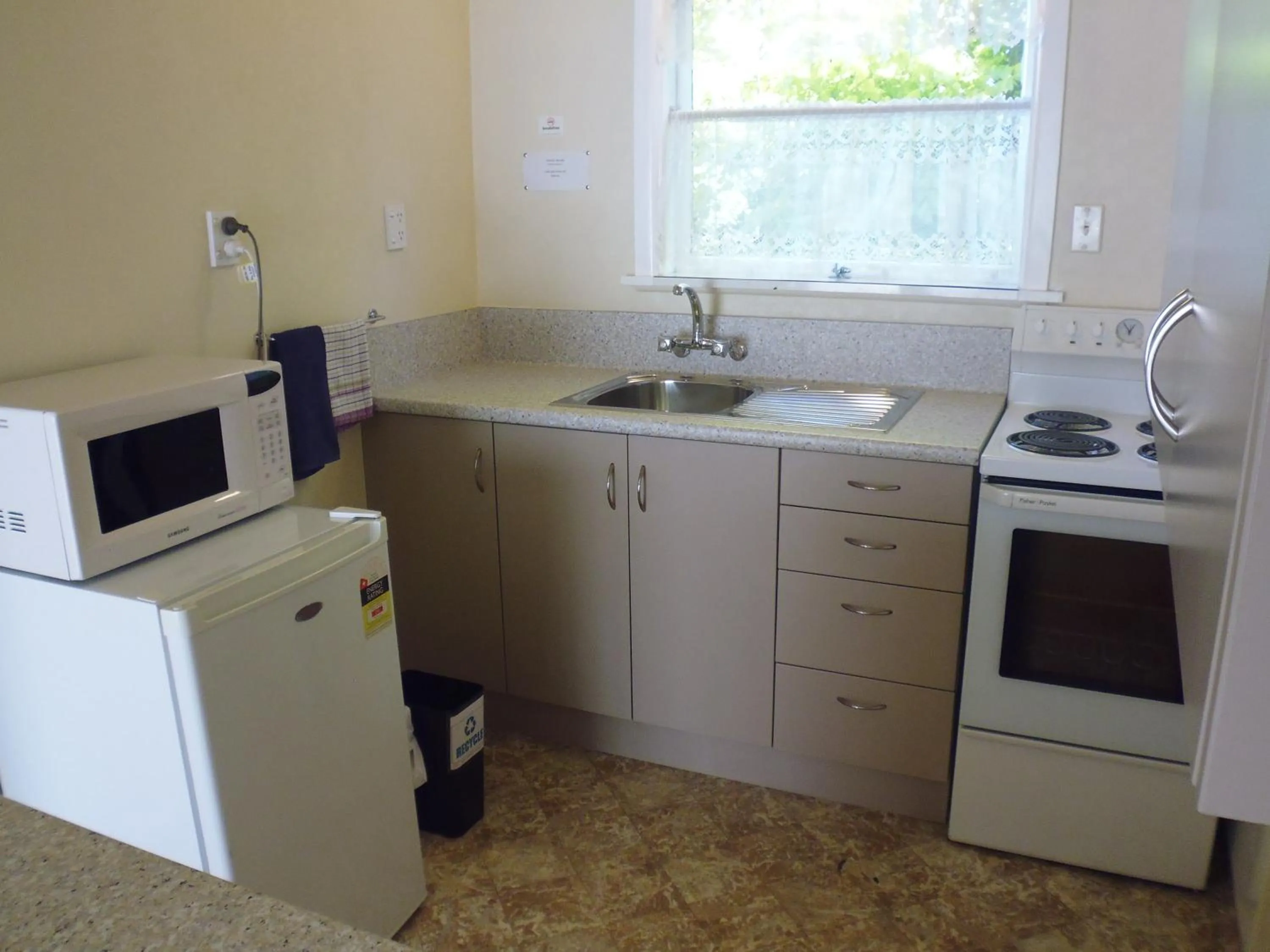 Kitchen or kitchenette in Spa Lodge Motel