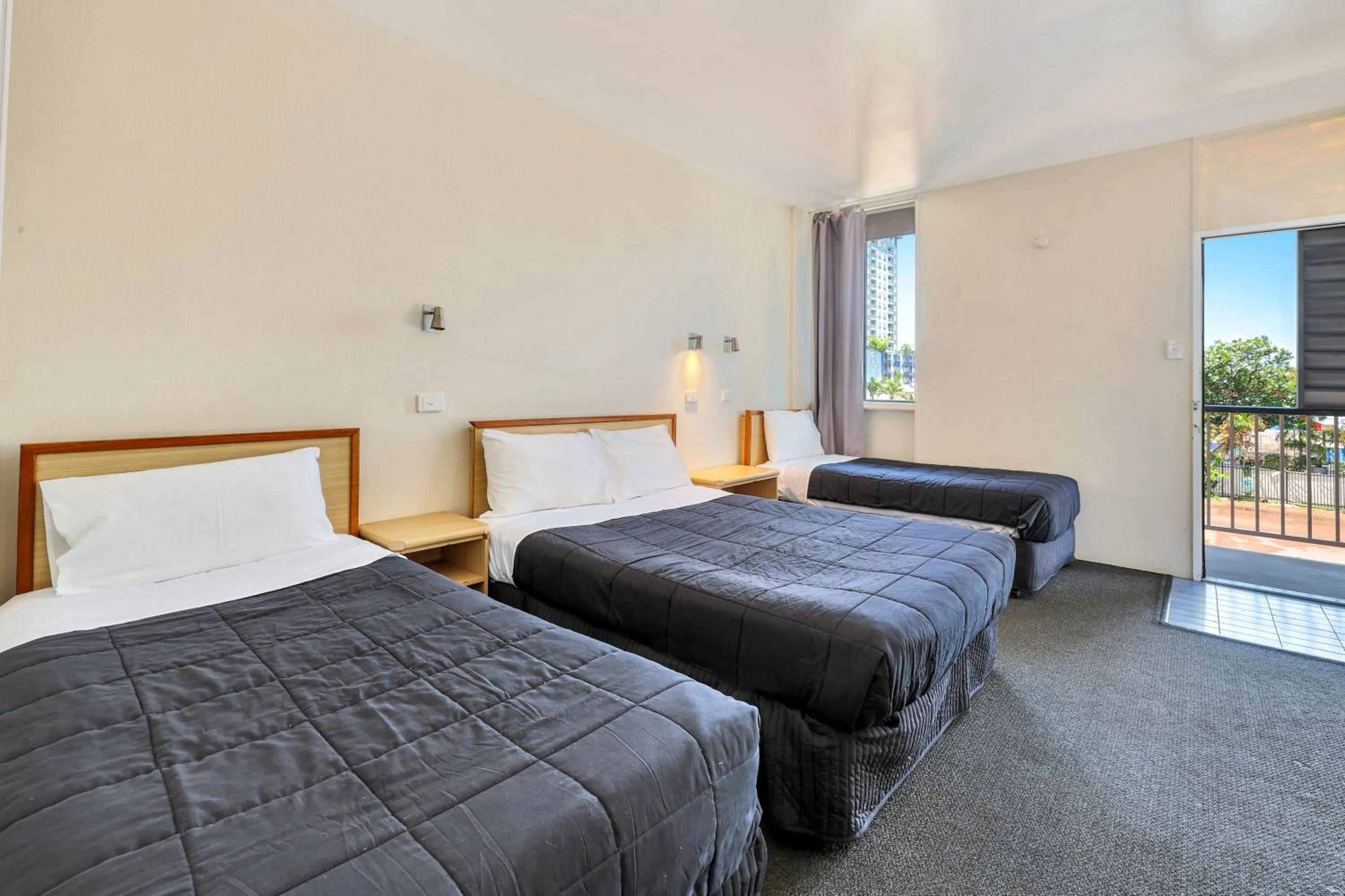 Darwin Poinciana Inn