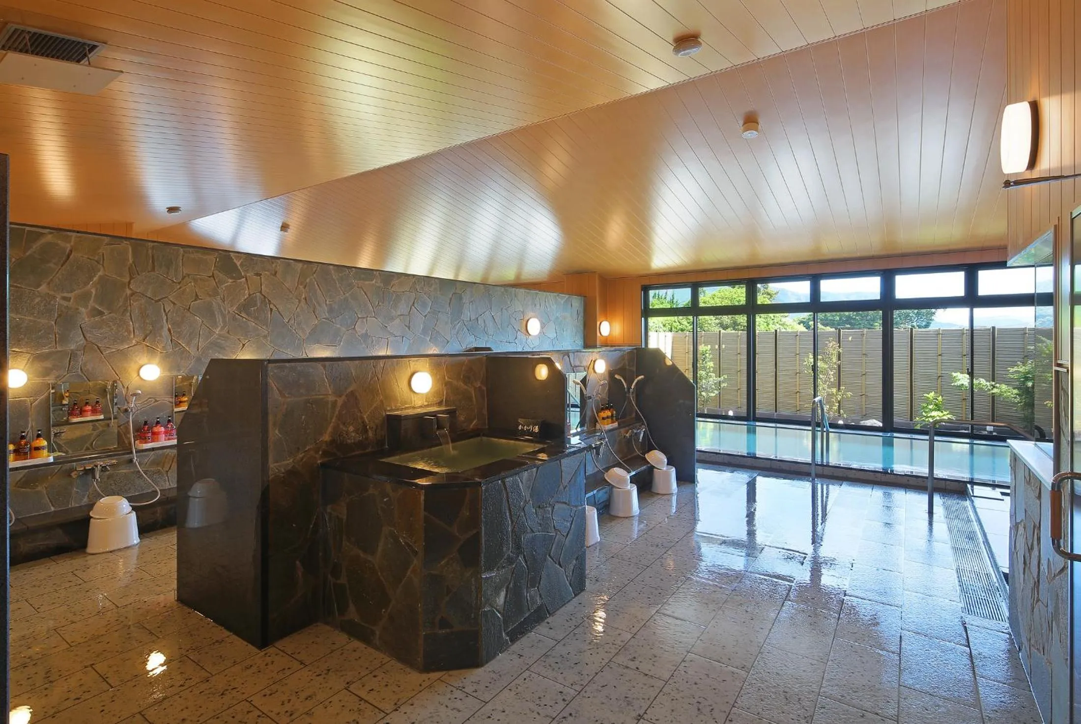 Hot Spring Bath in Aso Hakuun Sanso