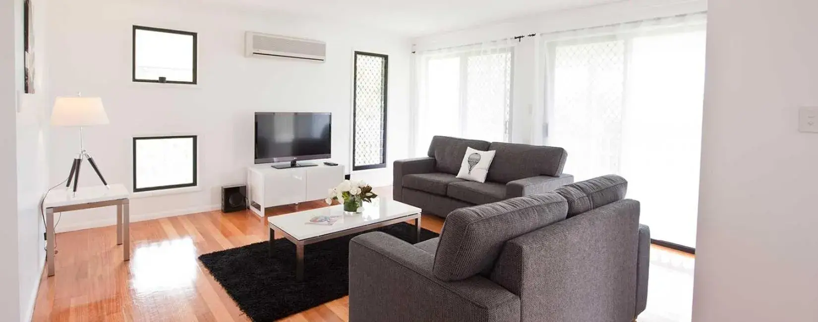 Living room in Sanctuary by Sirromet Living room in Sanctuary by Sirromet