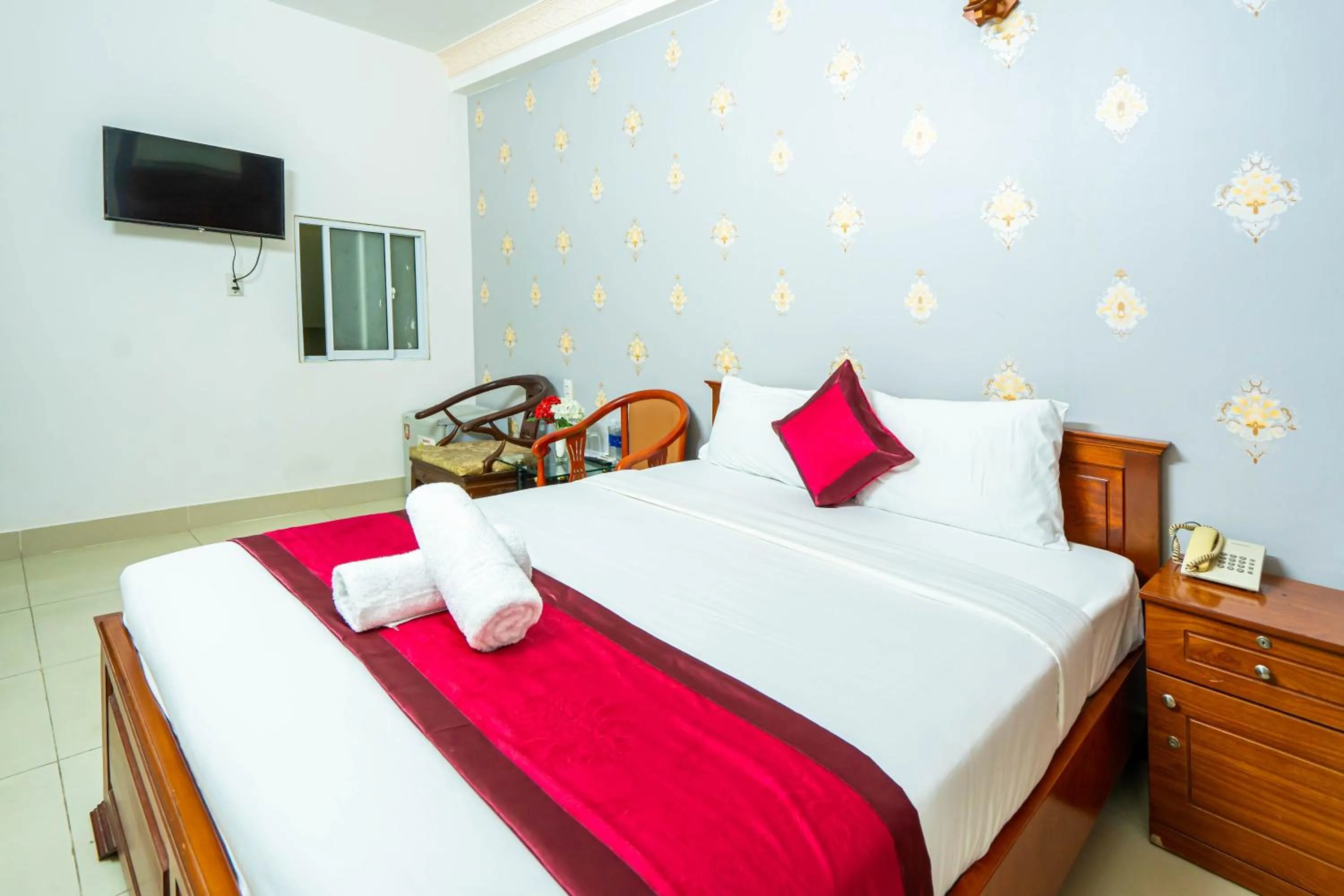 Bed in New York Hotel Pham Ngu Lao