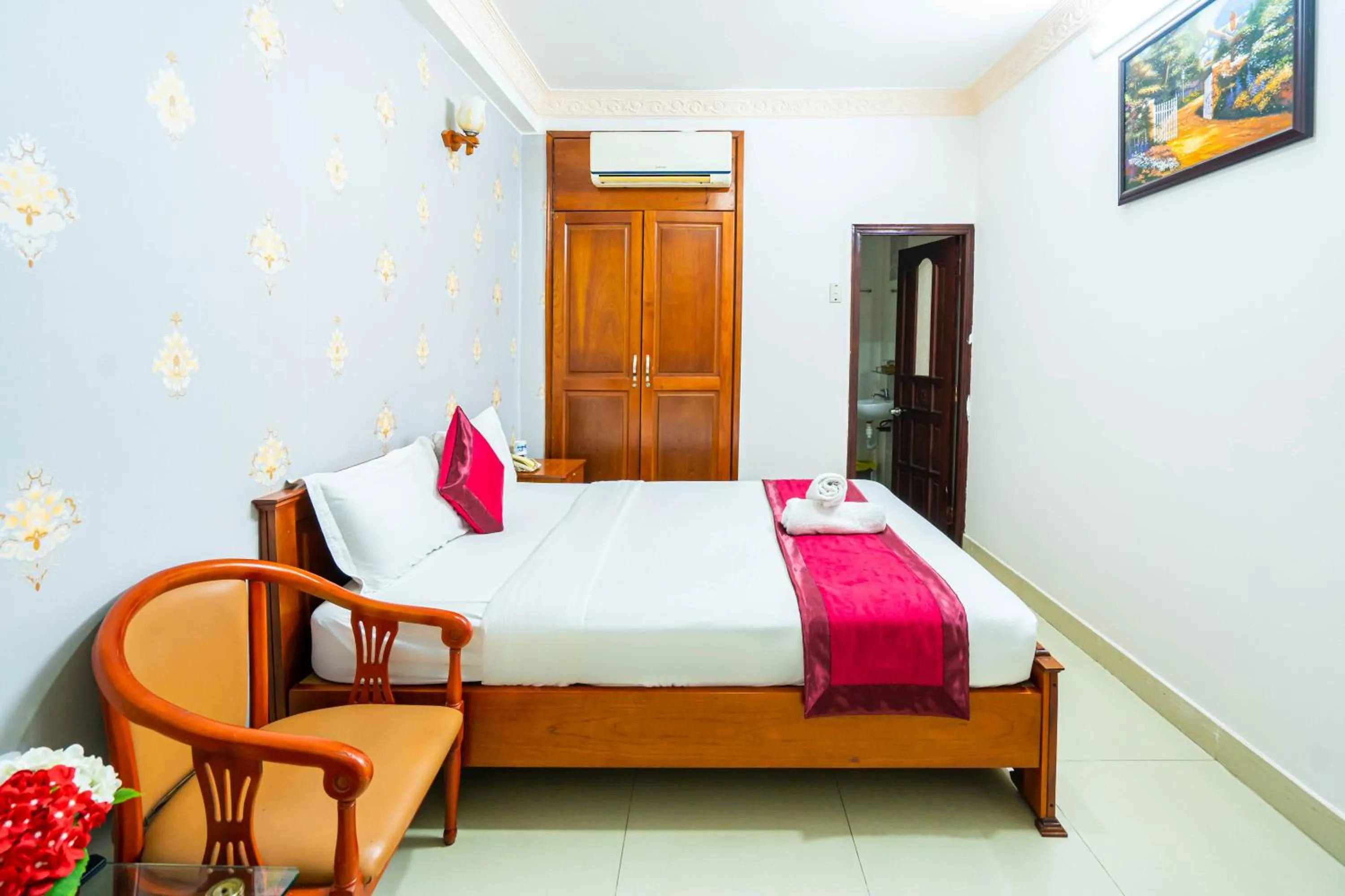 Bed in New York Hotel Pham Ngu Lao