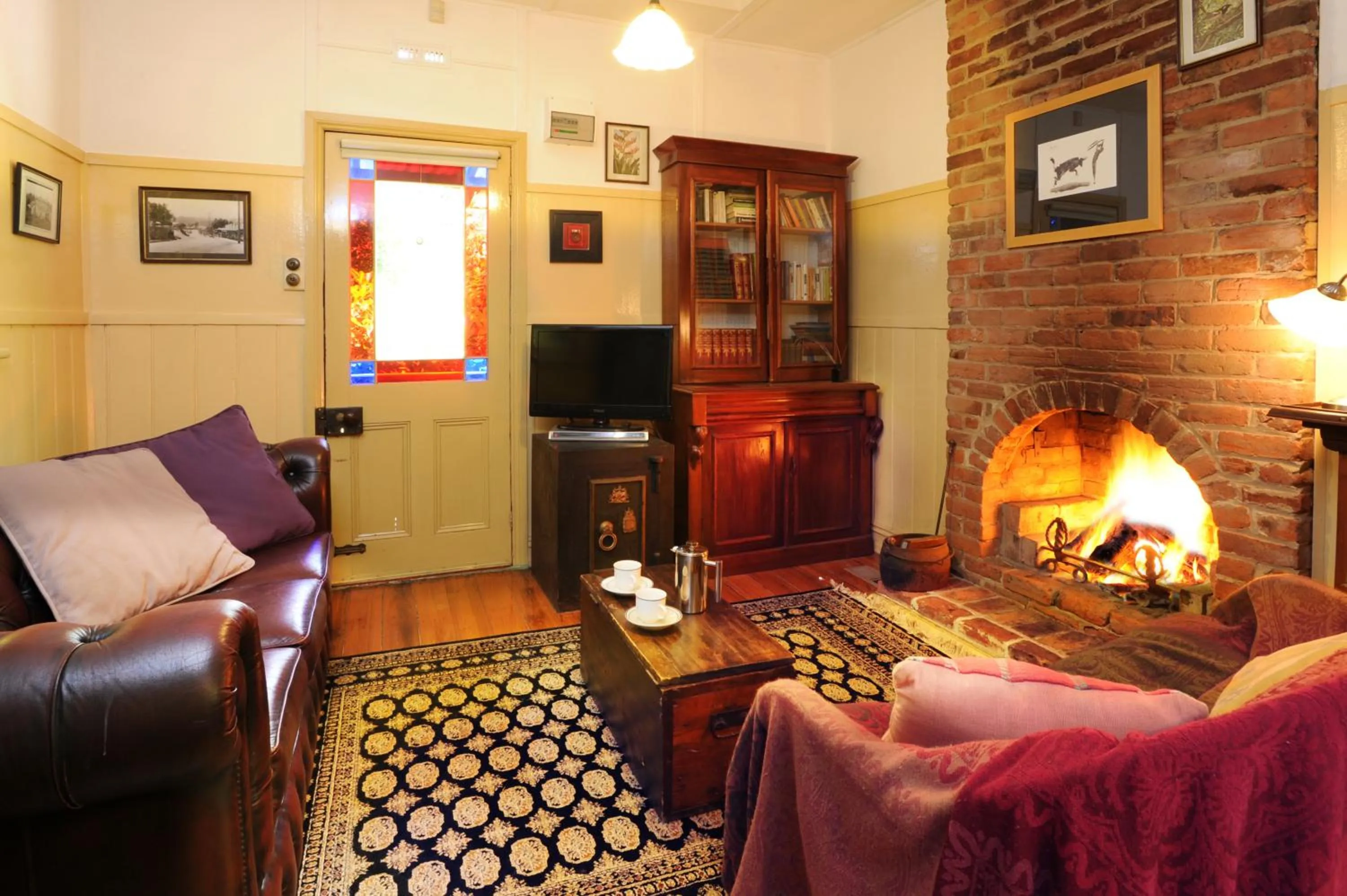 Living room in Como Cottage Accommodation