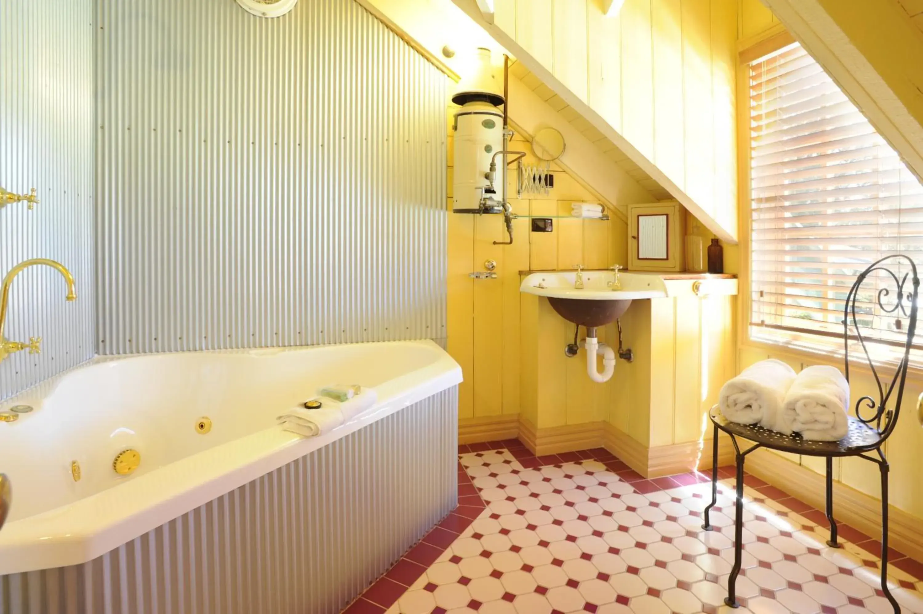 Two-Bedroom Cottage with Spa Bath in Como Cottage Accommodation Two-Bedroom Cottage with Spa Bath in Como Cottage Accommodation