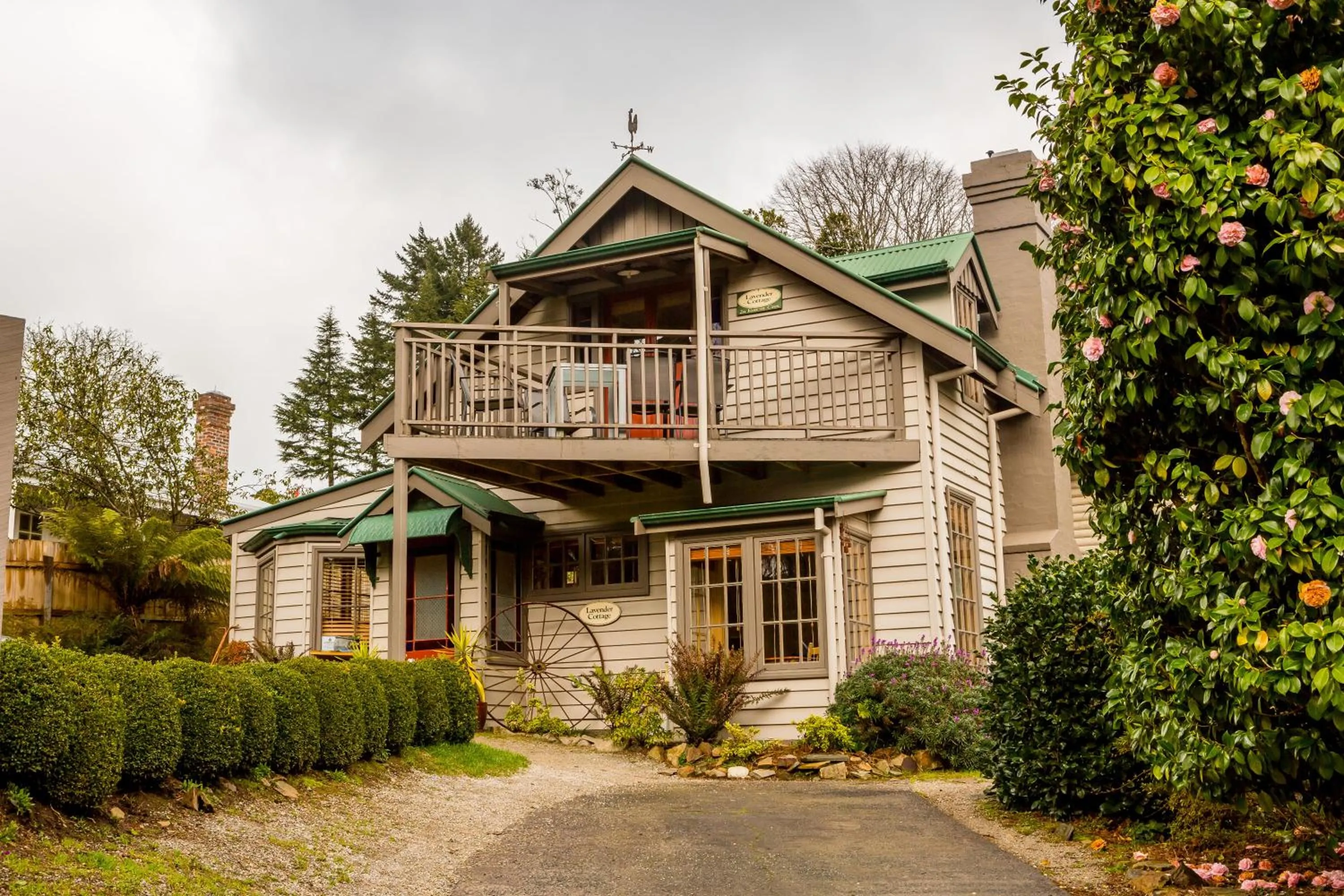 Two-Bedroom Cottage with Spa Bath in Como Cottage Accommodation