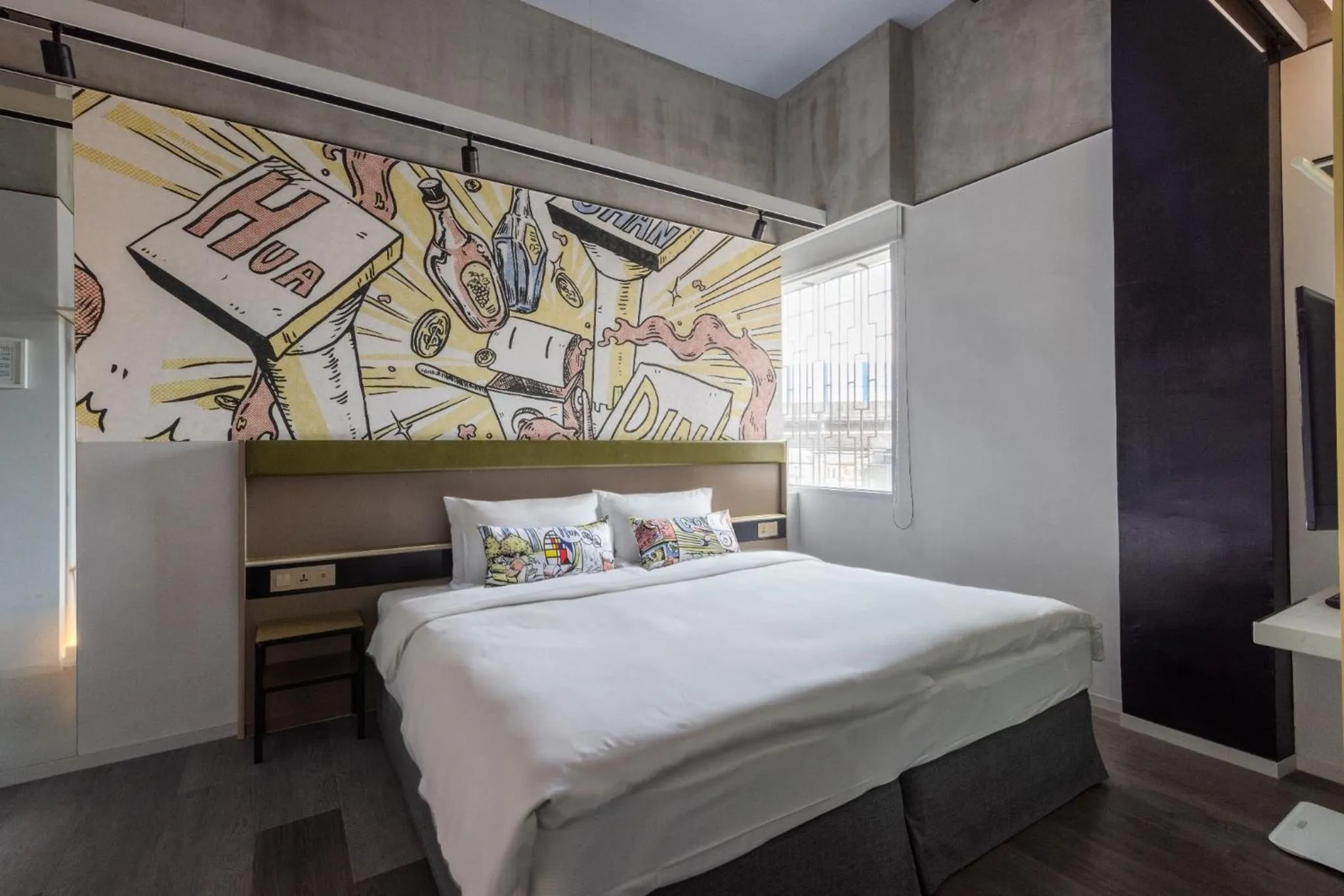 Bedroom, Bed in Hua Shan Din by Cosmos Creation - Huashan Creative Park