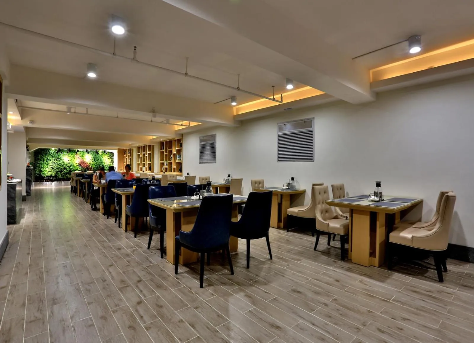 Restaurant/places to eat in Byland Star Hotel