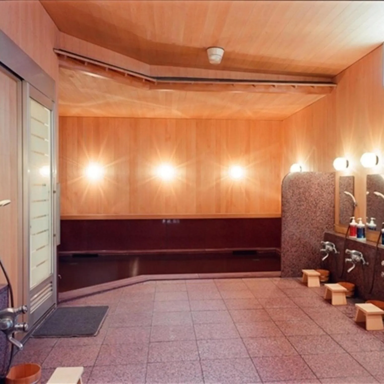 Hot Spring Bath in Ryokan Ichinomatsu