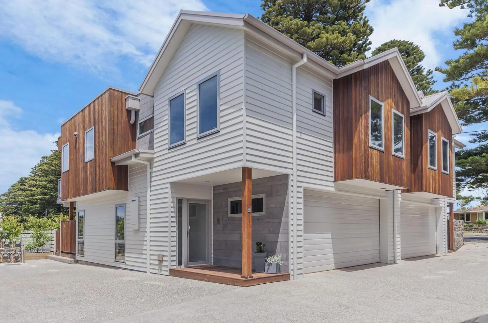 Property building in Absolute