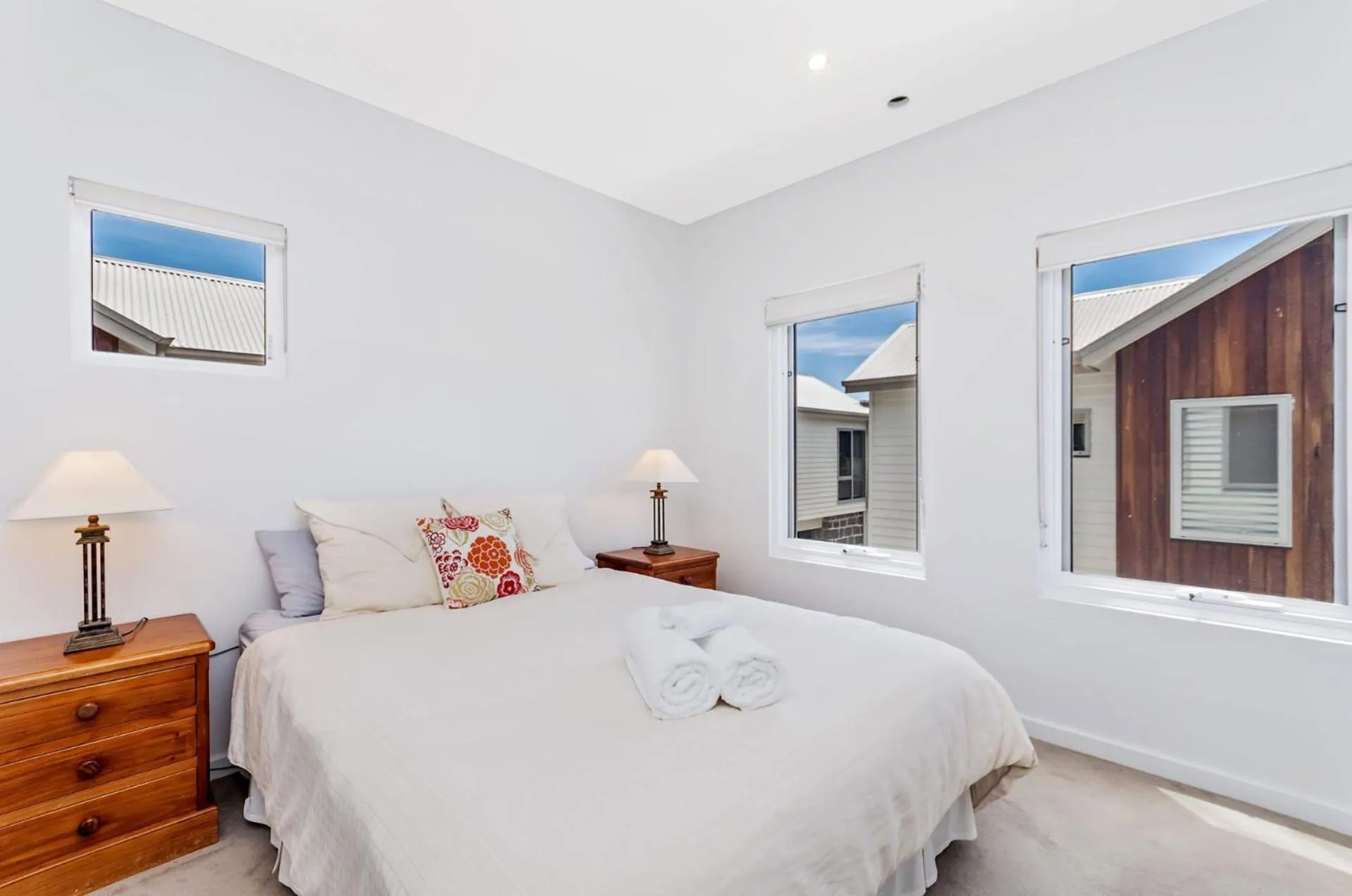 Bedroom, Bed in Absolute