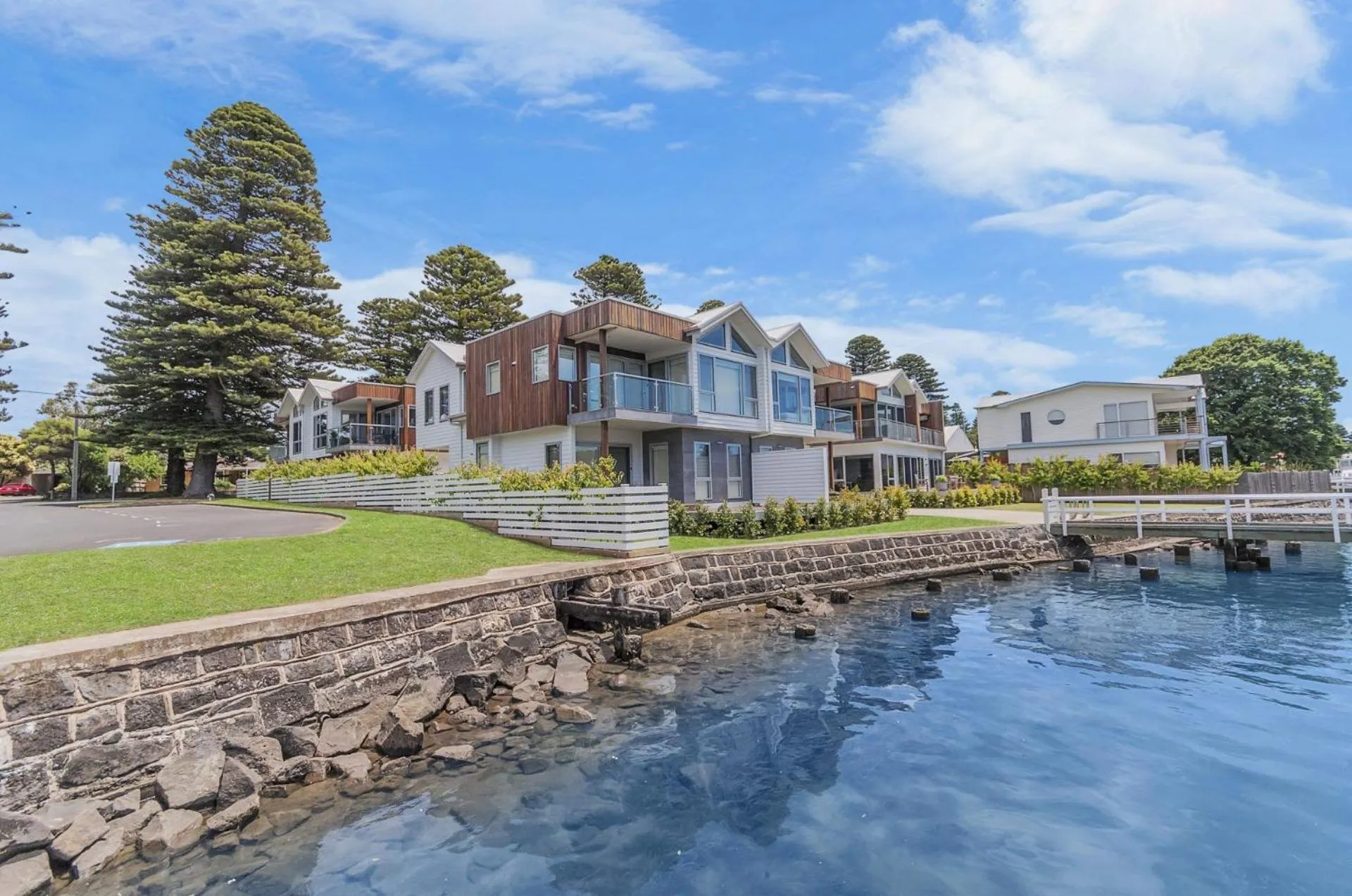 Property building in Absolute