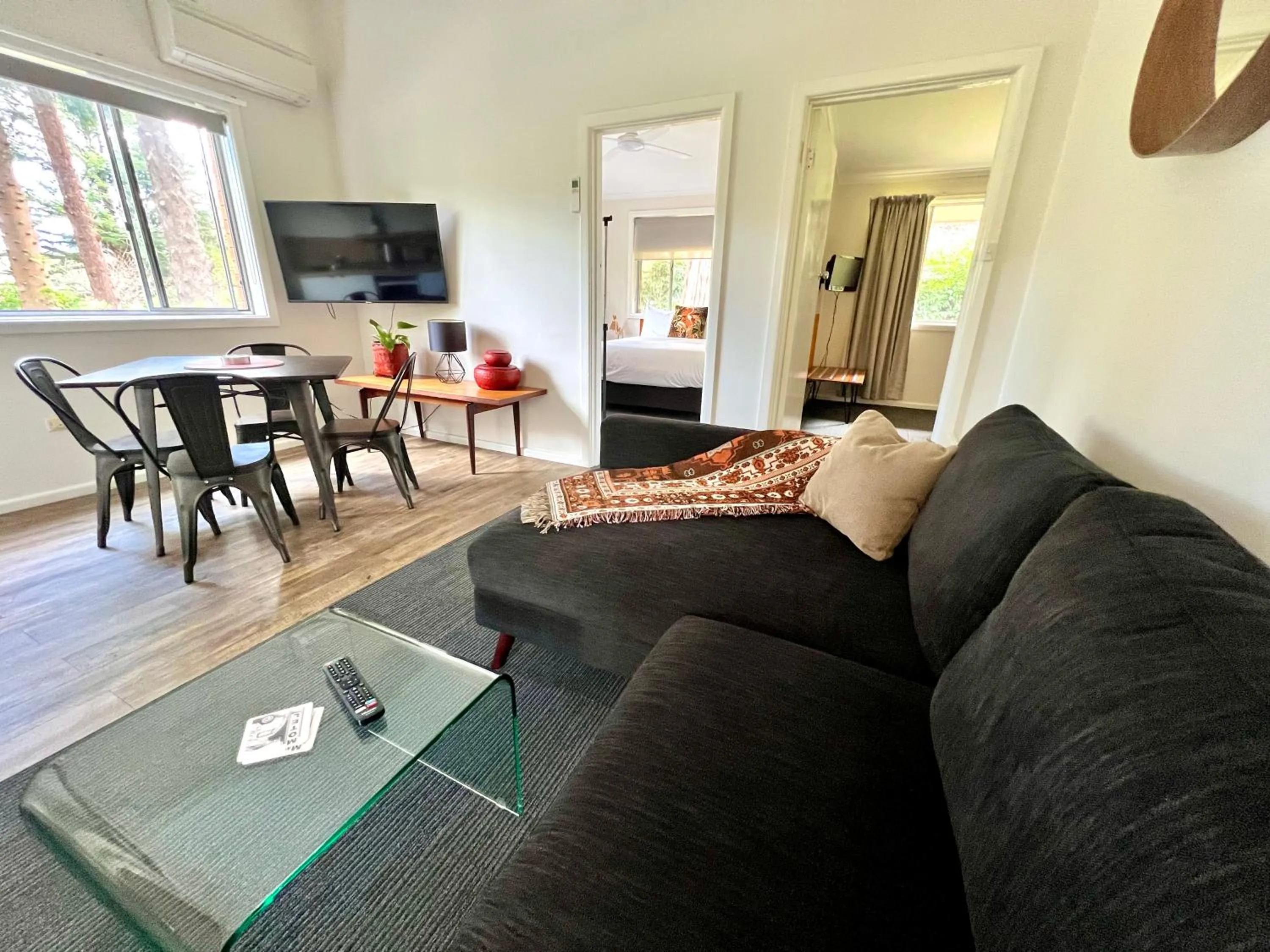Living room in Warburton Motel
